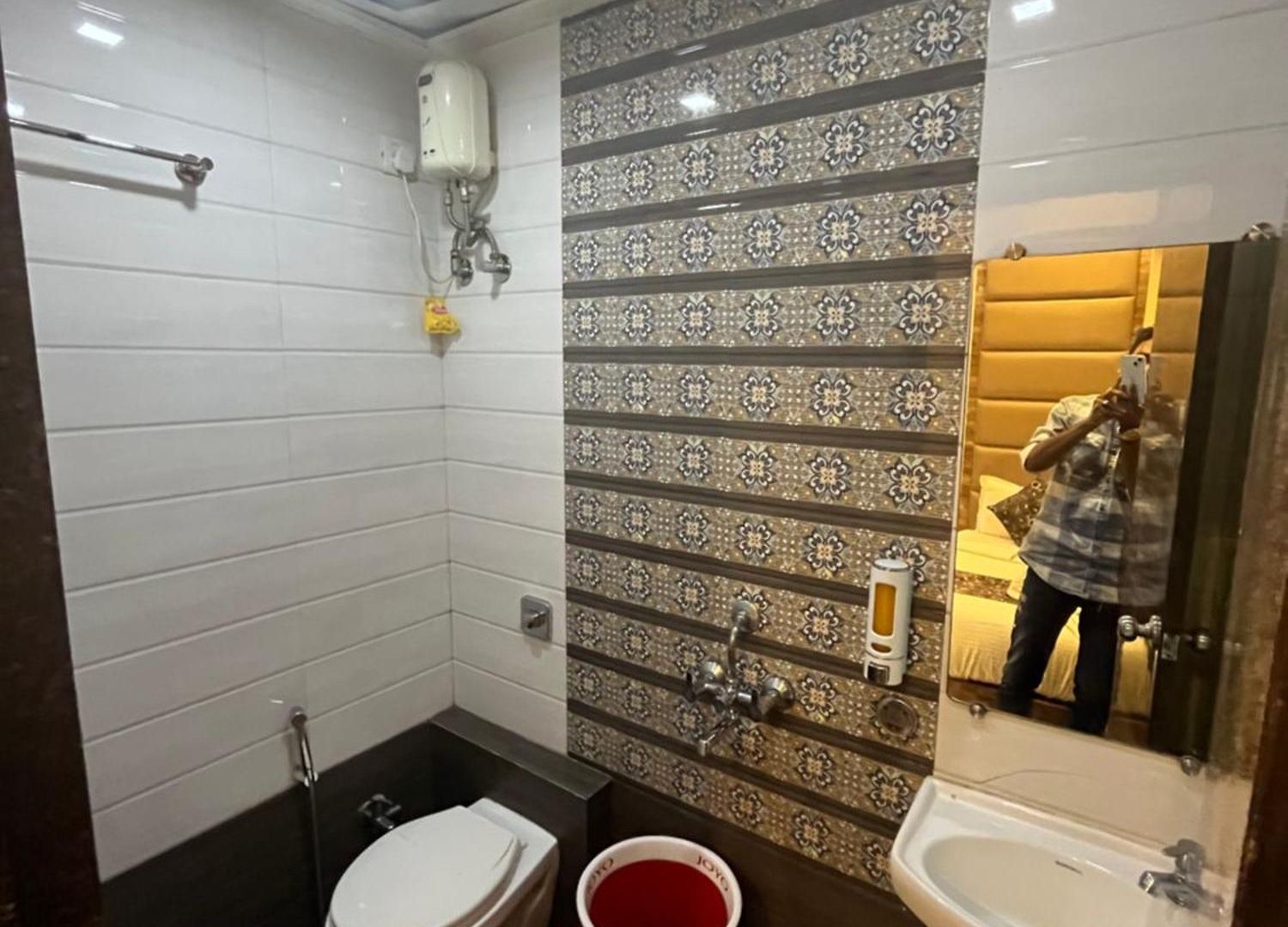 Magnetic Terminal-2 Hotel