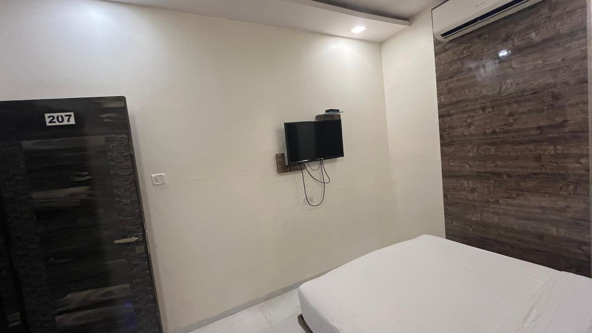 Hotel Magnetic Terminal-2 3*