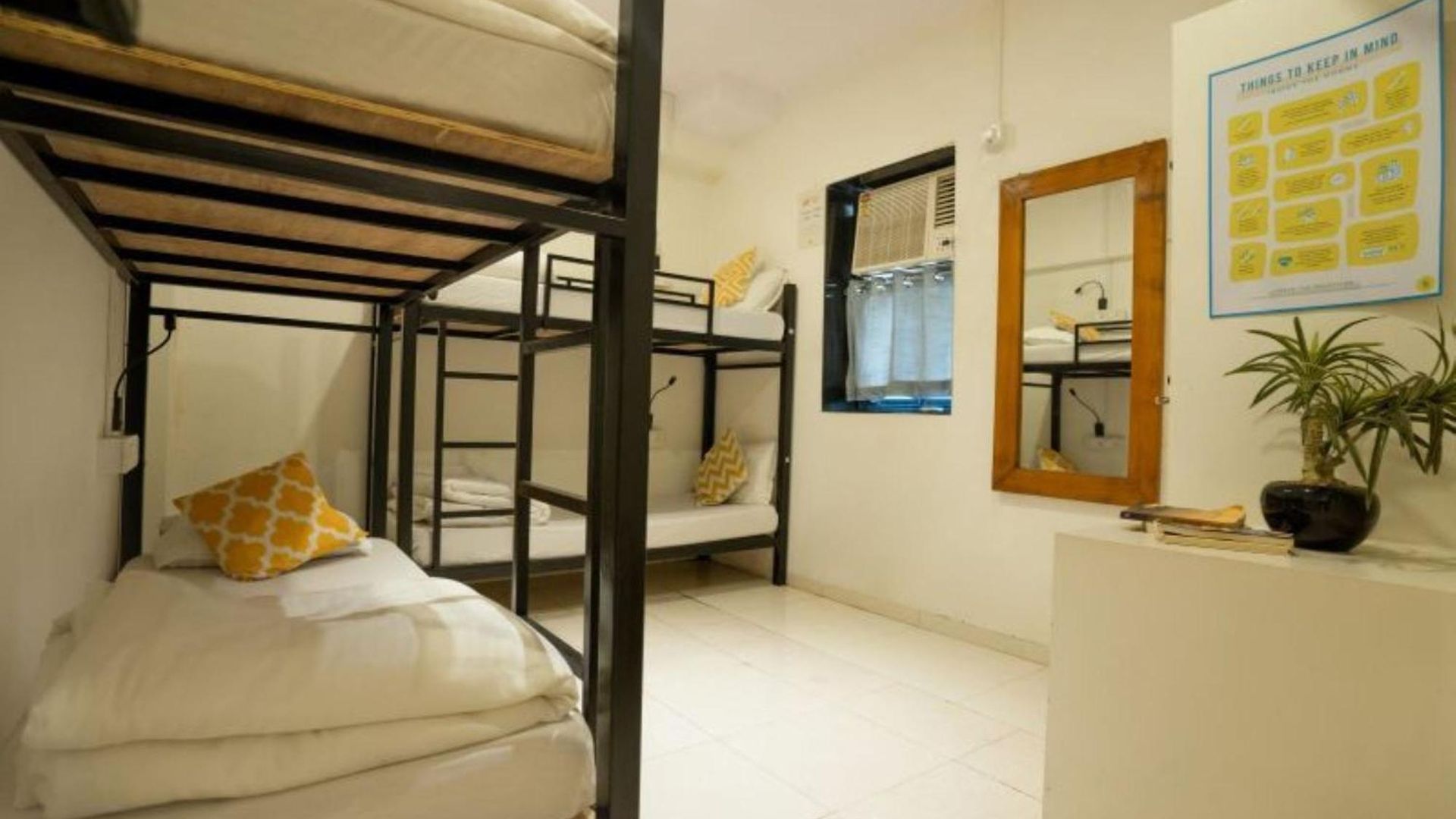 Locomo Hostel Express - Stay Work Eat Hostel Mumbai