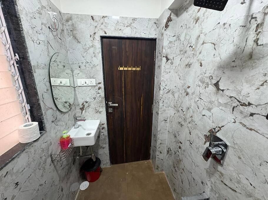 Chic - Bright 1 Bhk Close To Lilavati Hospital, Bandra West 602 Apartment *
