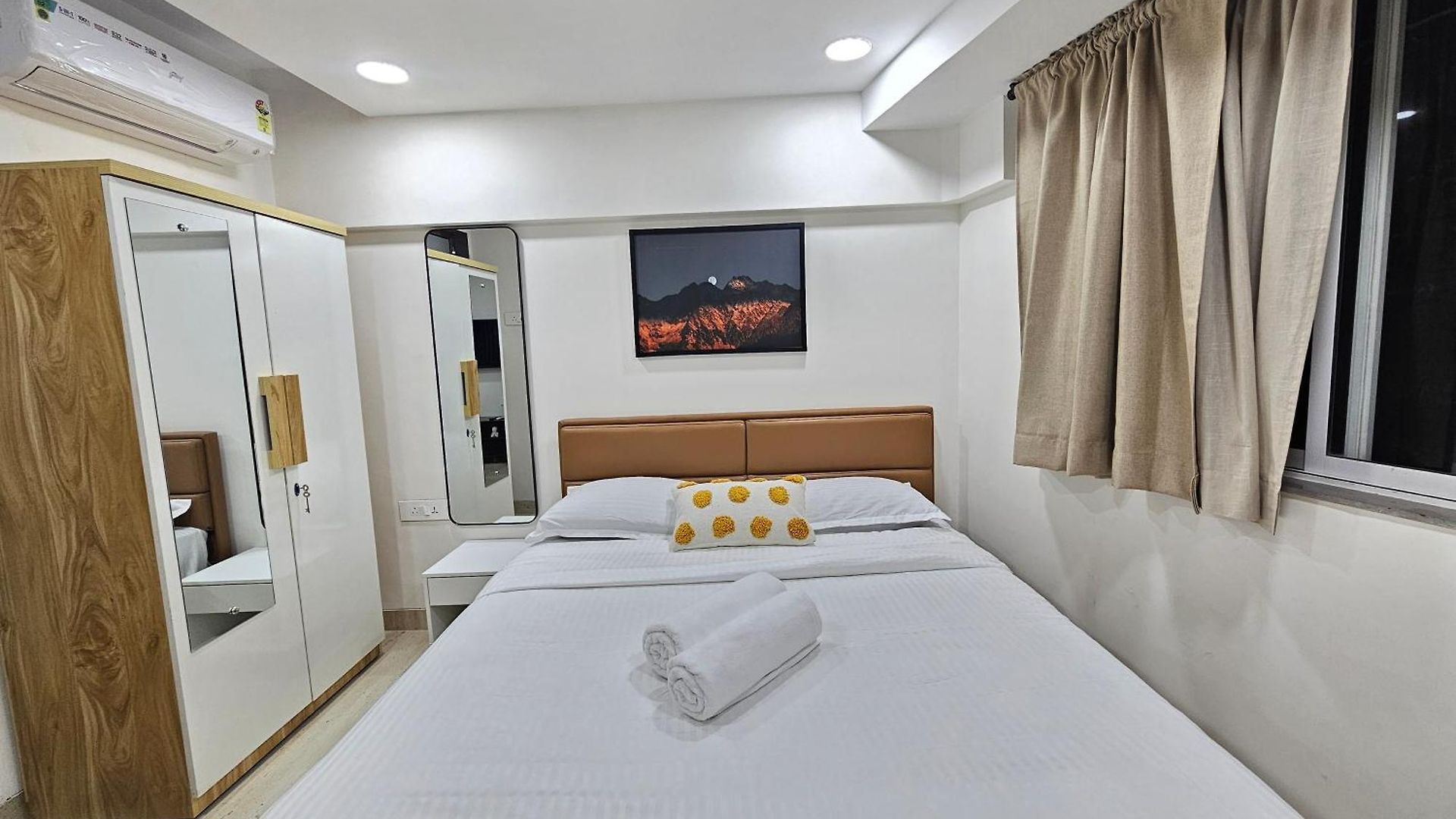Lite - Khar West *