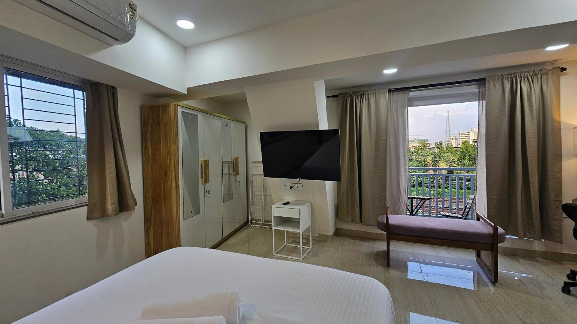 Lite - Khar West Apartment *