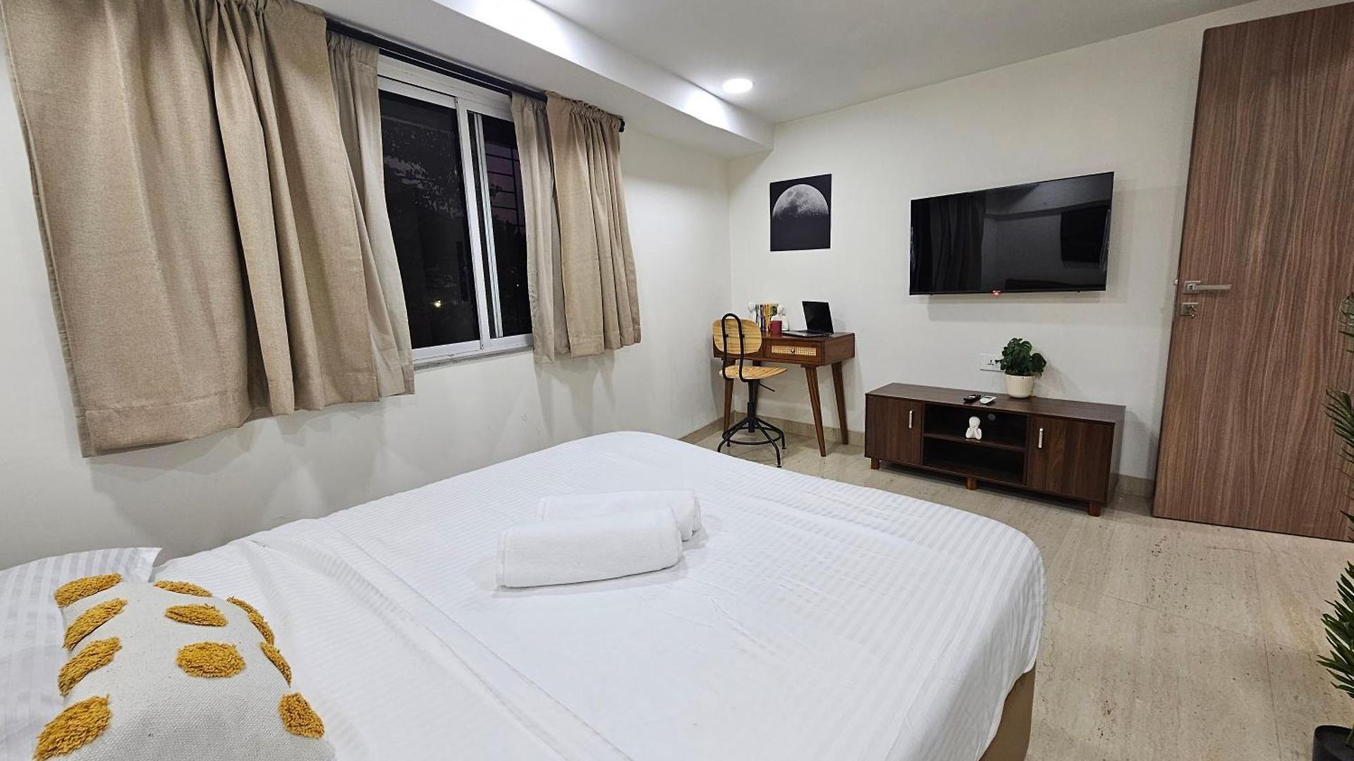 Apartment Lite - Khar West Mumbai