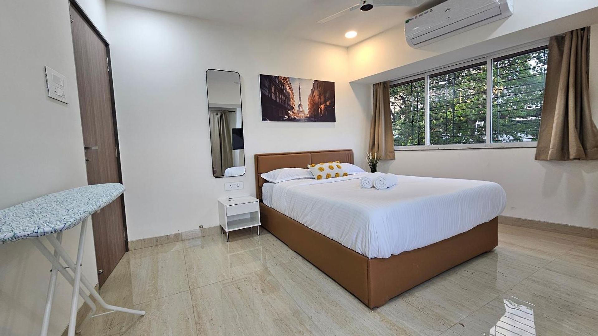 Lite - Khar West