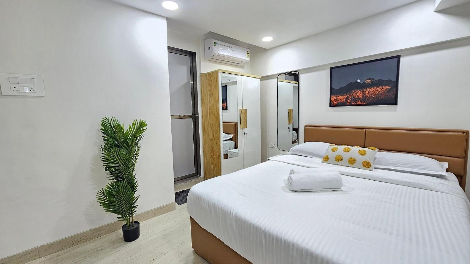 Apartment Lite - Khar West Mumbai