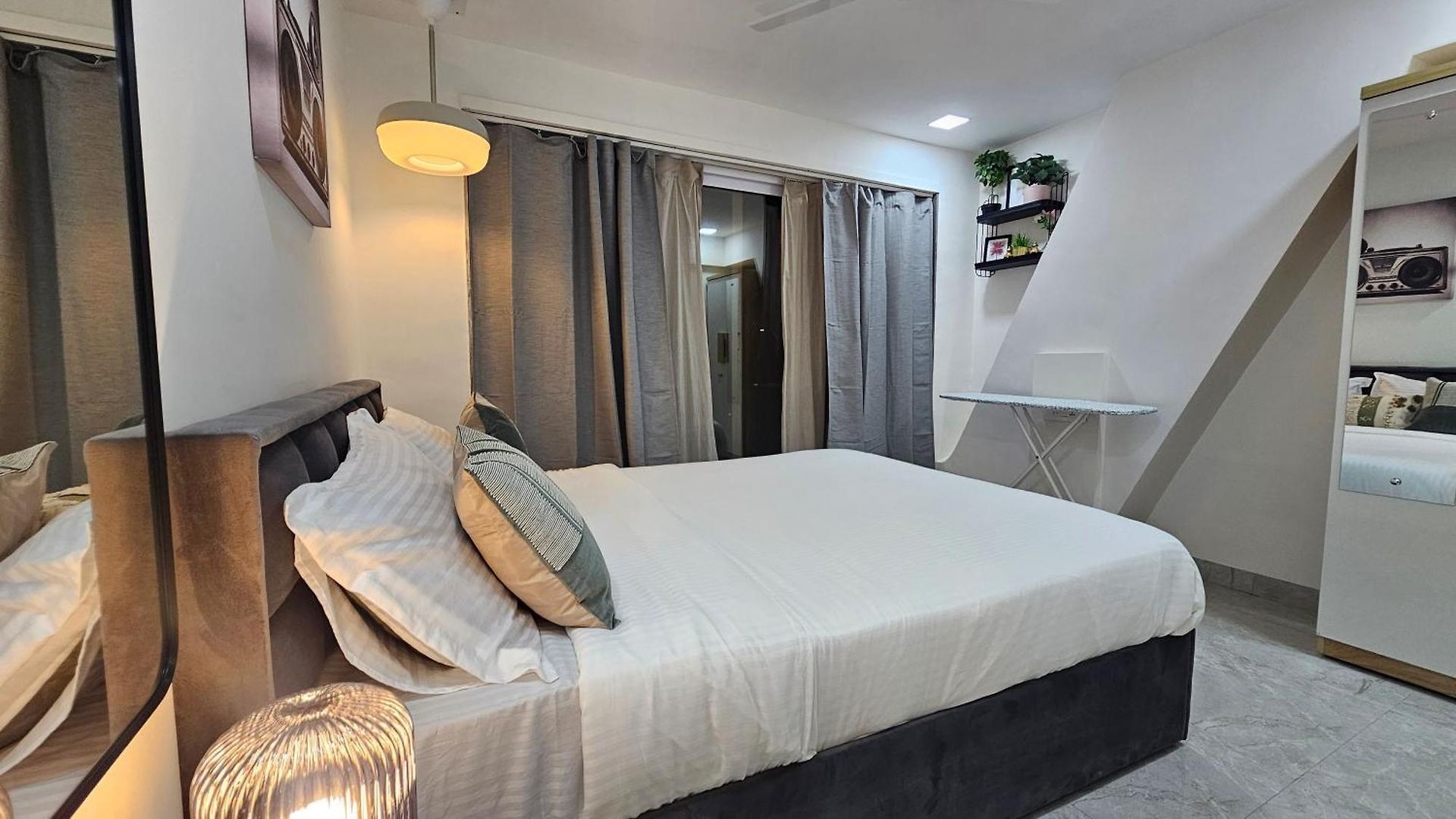 Lite - Khar West
