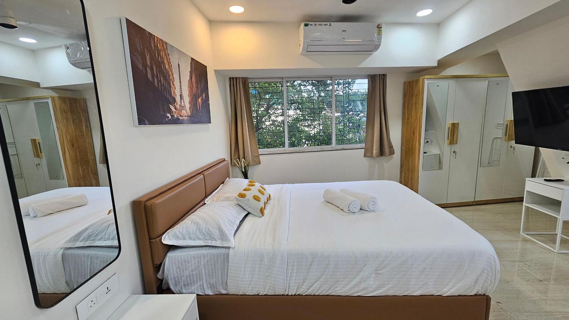 Apartment Lite - Khar West