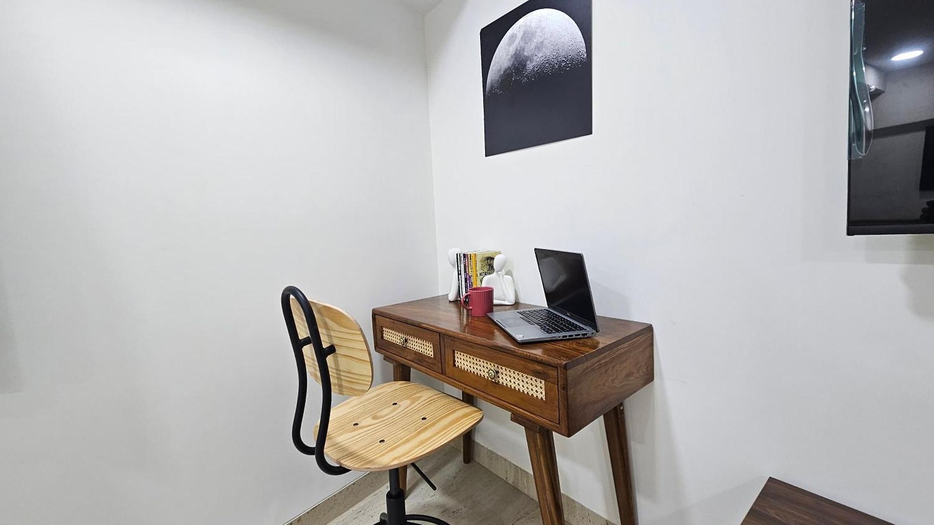 Apartment Lite - Khar West