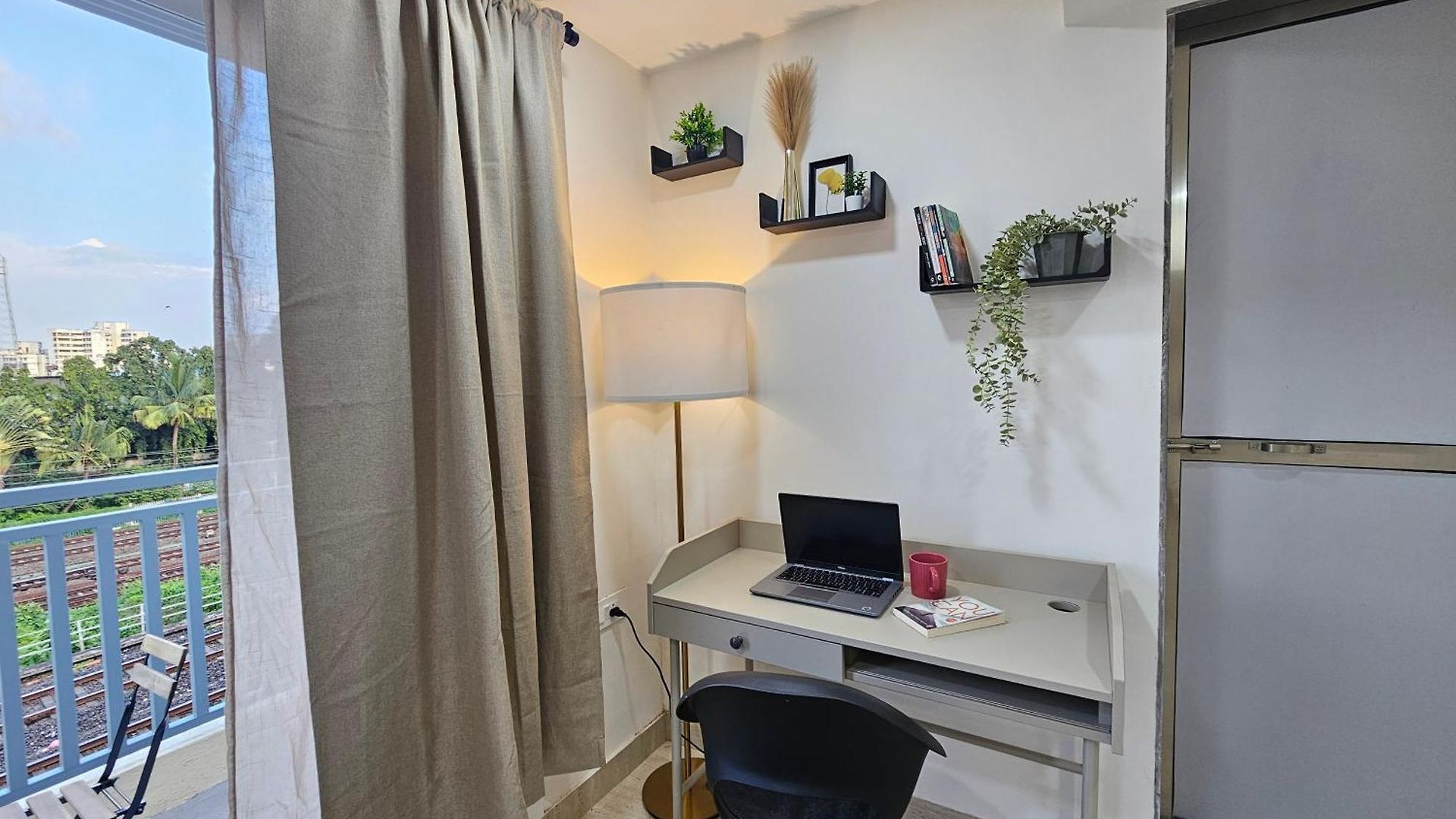 Lite - Khar West