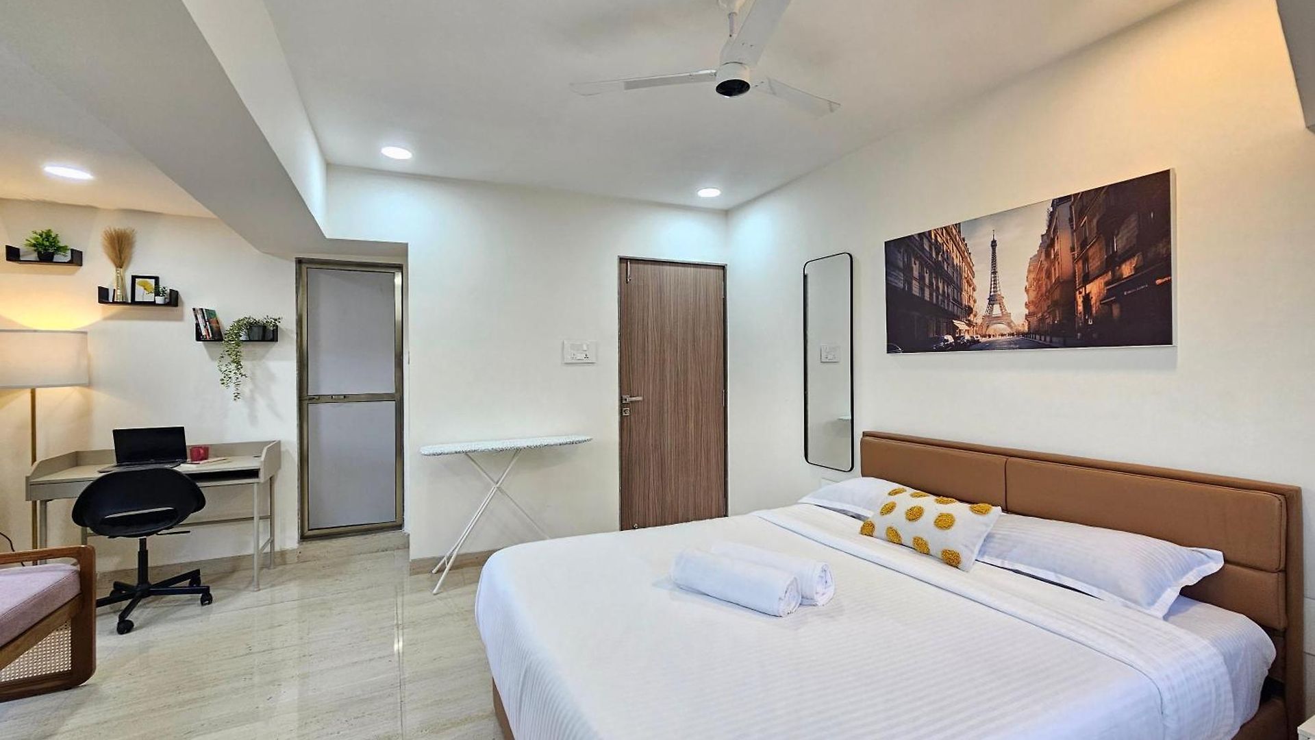 Lite - Khar West