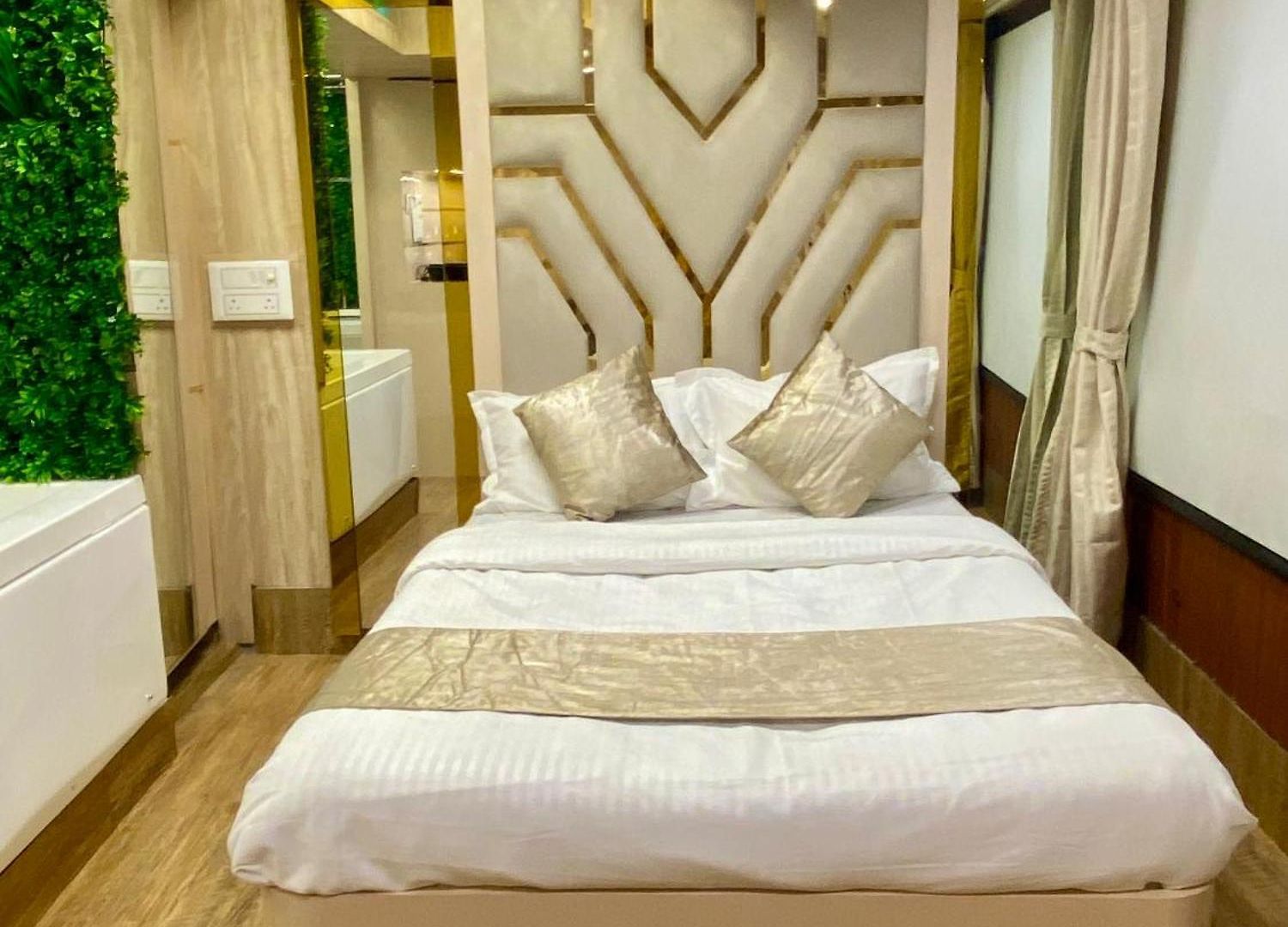 Makaan - The Luxury * Mumbai