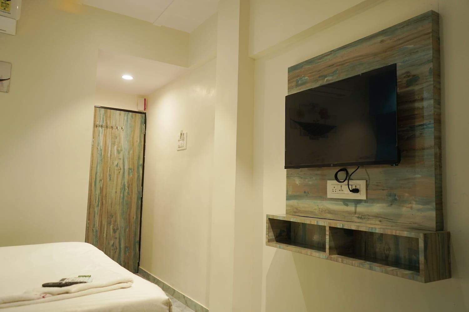 Airport-intl Airport Near To Airport & Bkc Us Consulate 2*