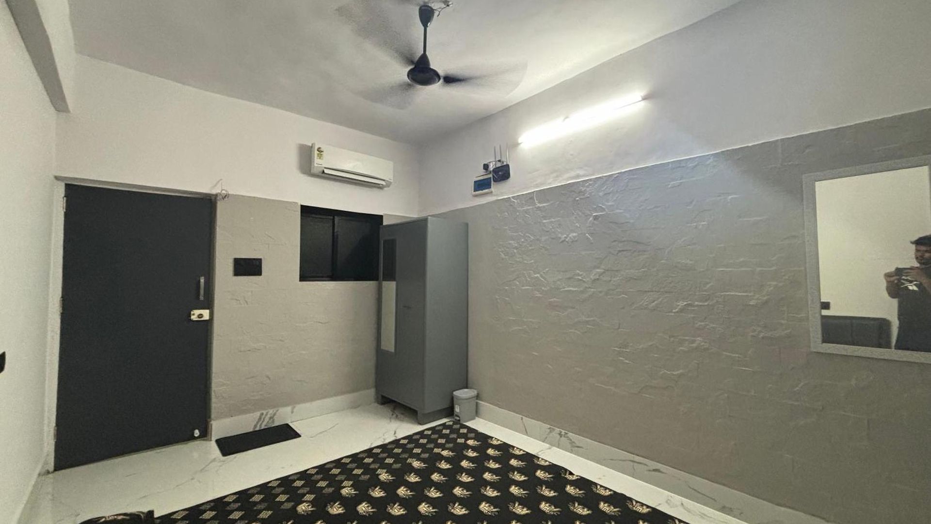 Aqua International Airport Bed & Breakfast *