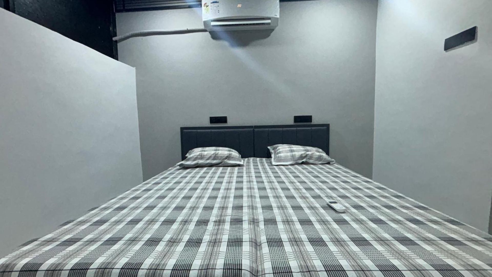 Aqua International Airport Bed & Breakfast Mumbai