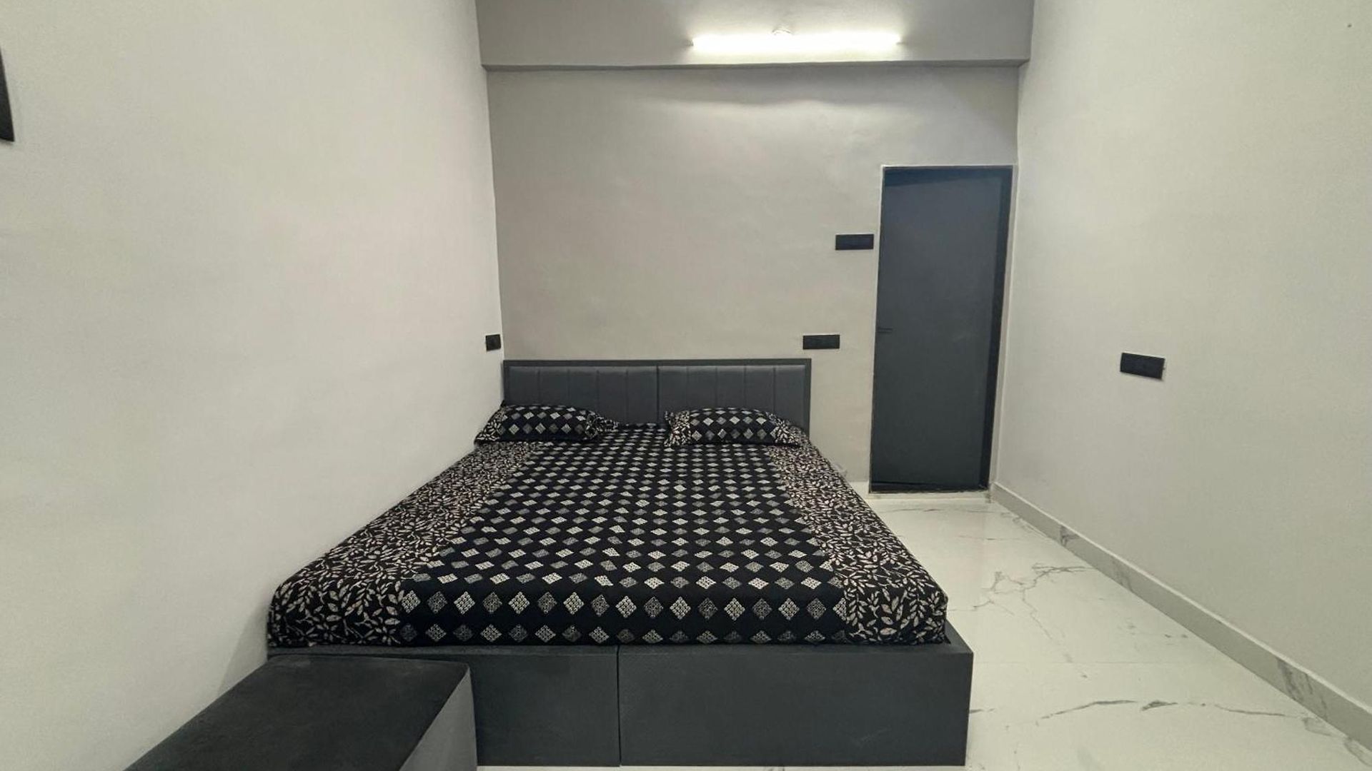 Aqua International Airport Bed & Breakfast *
