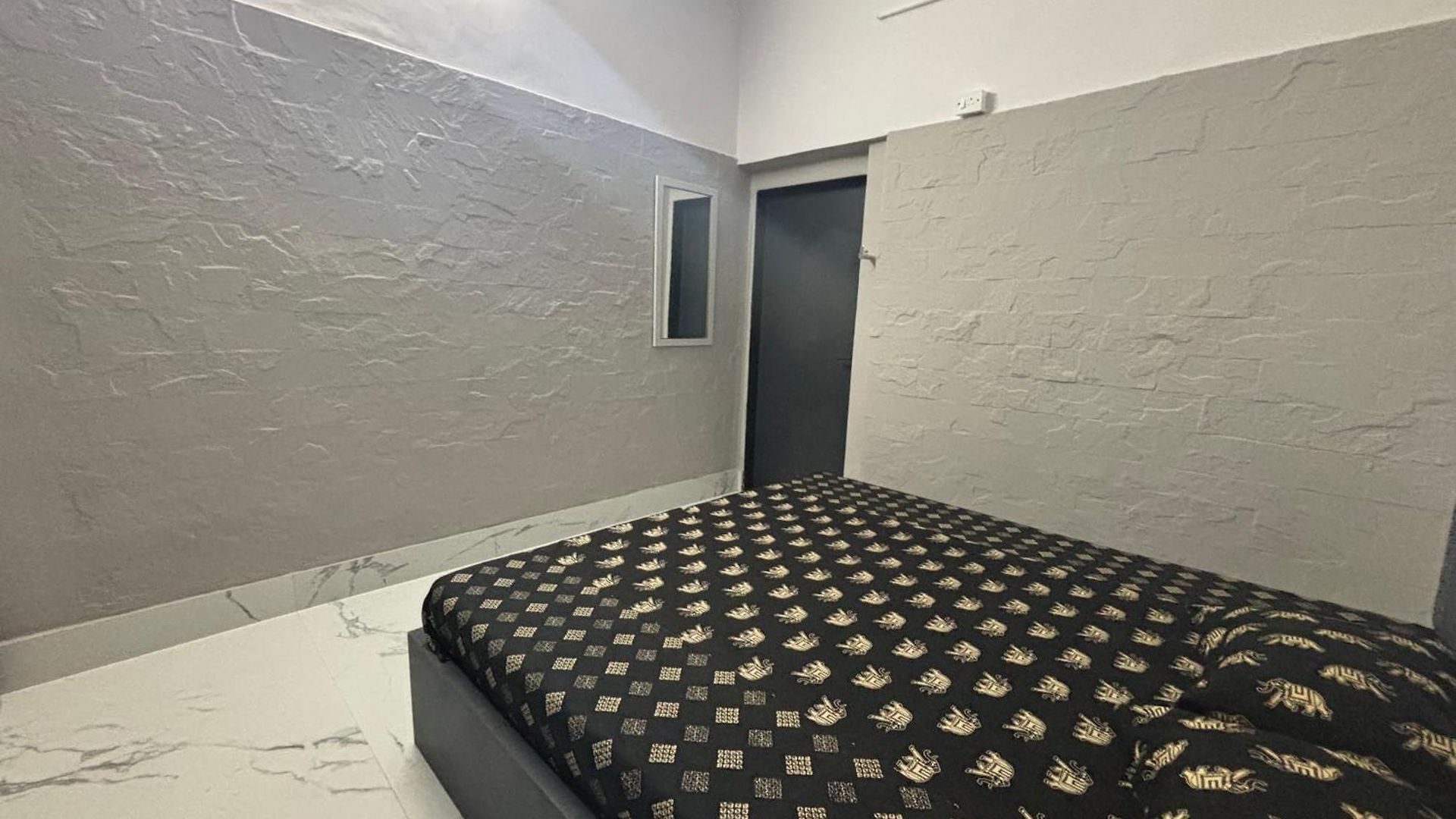 Aqua International Airport Bed & Breakfast *
