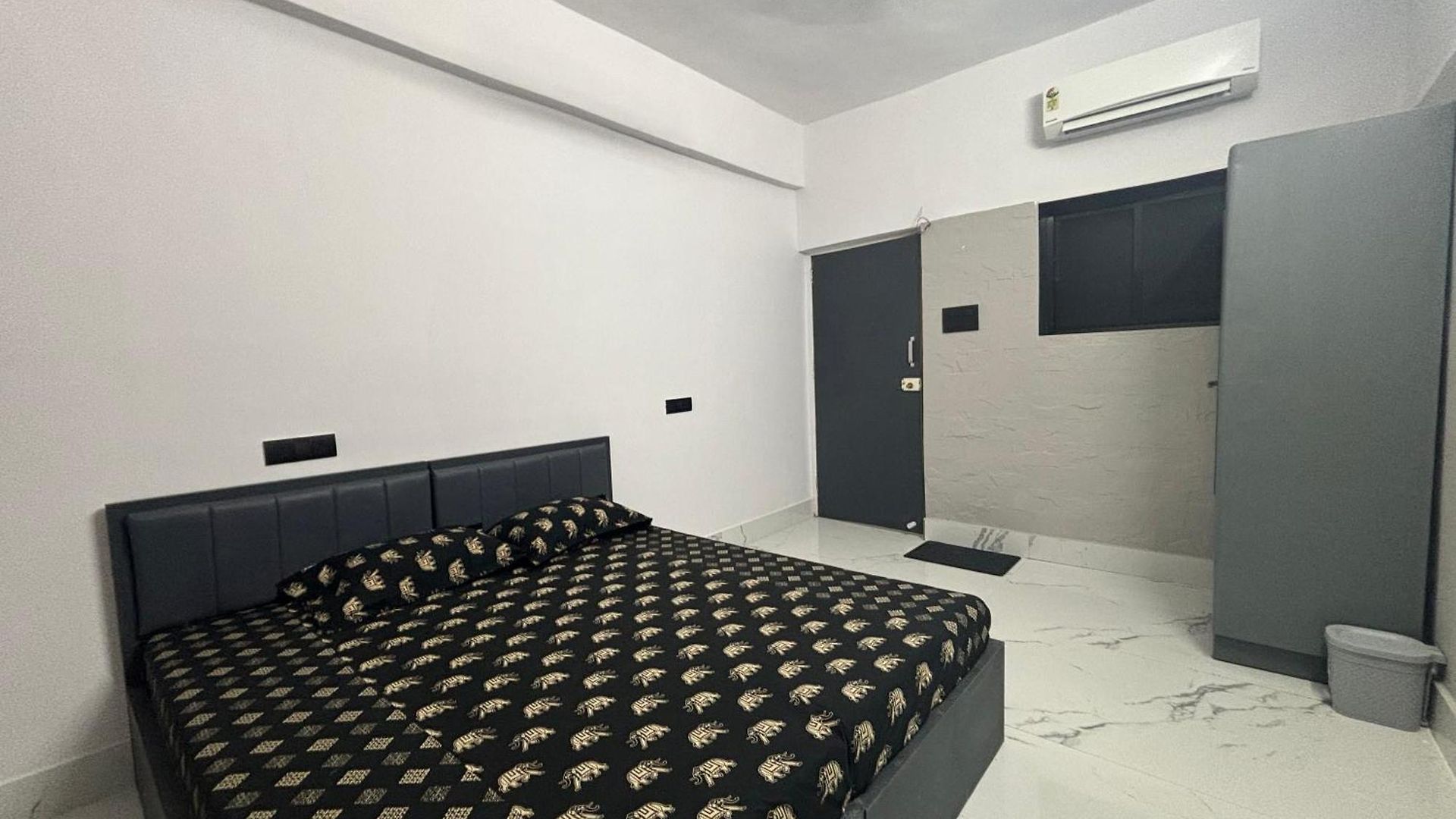 Aqua International Airport Bed & Breakfast *