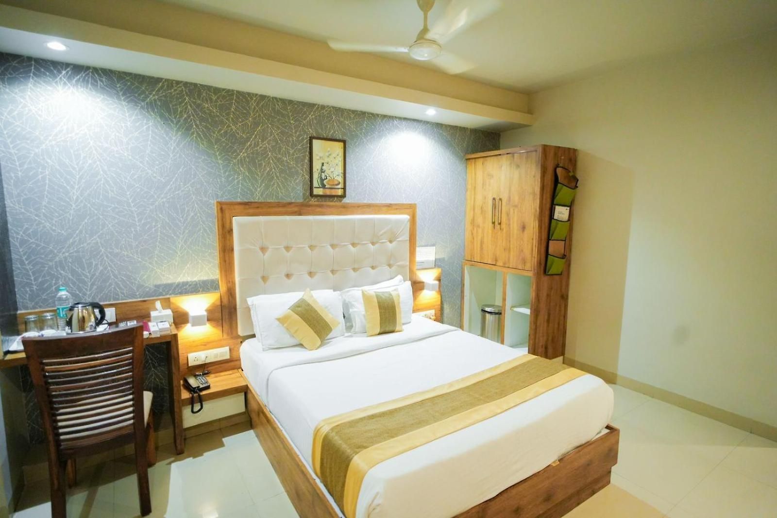 Hotel Amber Choice International Airport 3*
