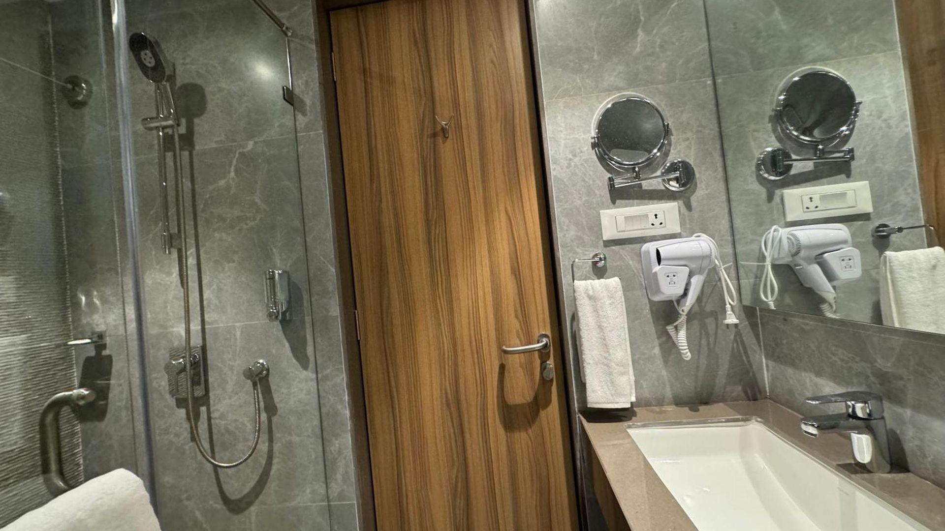 House Mindspace Malad Hotel 4*