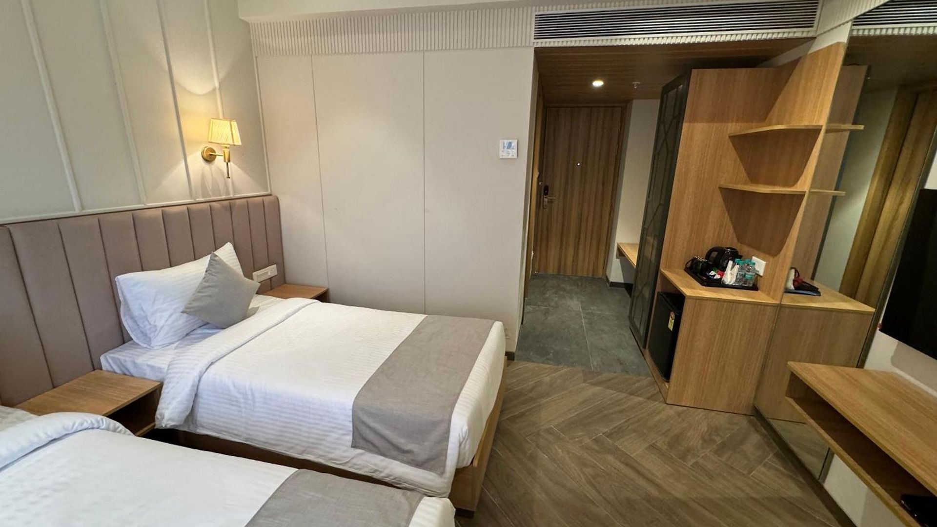 Hotel House Mindspace Malad 4*