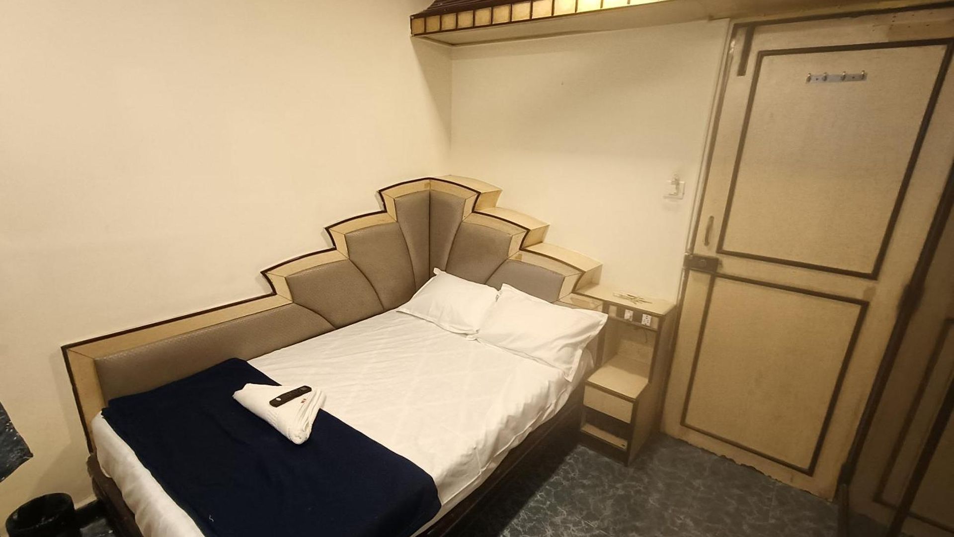 Platinum Residency Colaba 2*