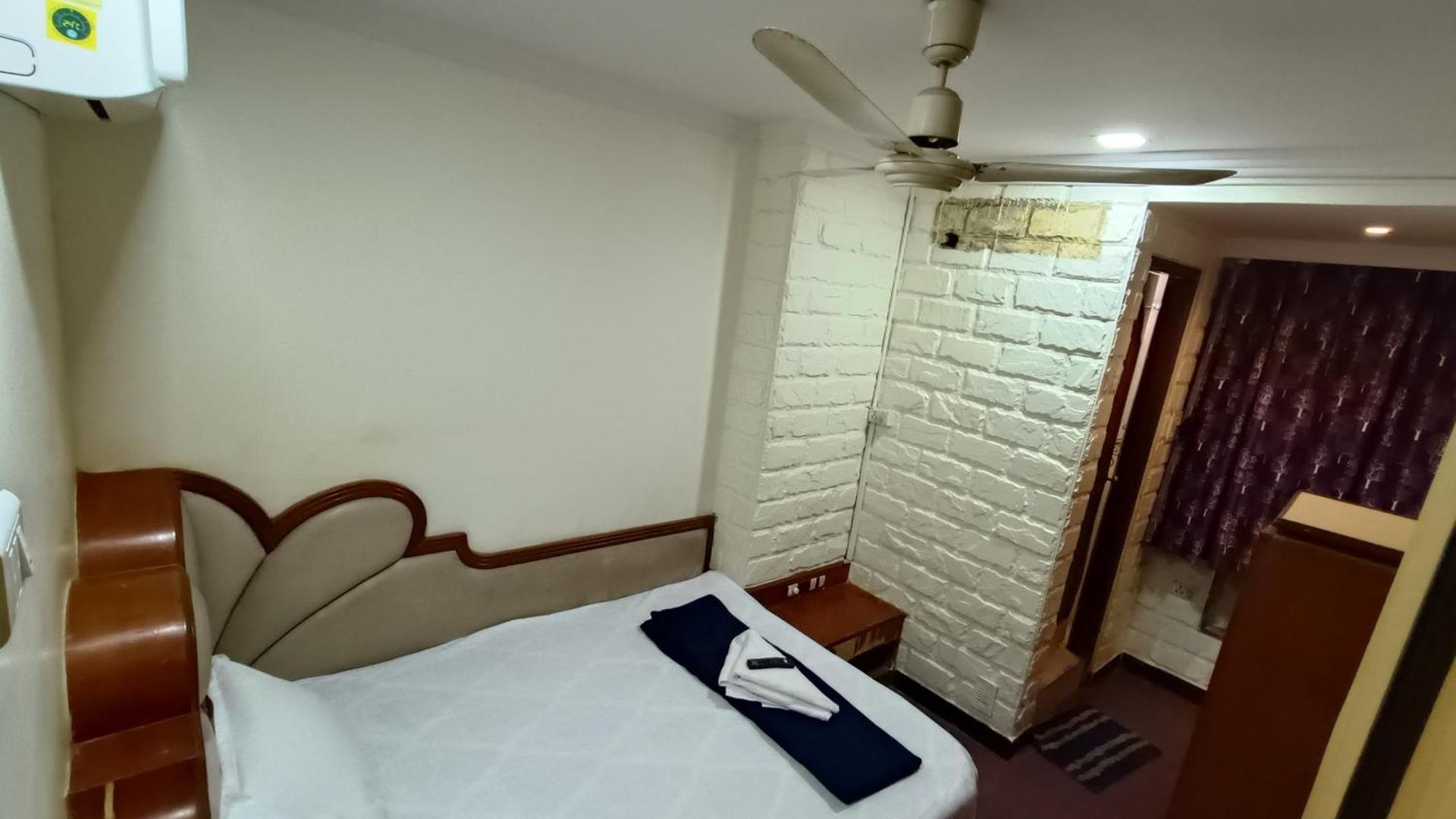 Hotel Platinum Residency Colaba 2*
