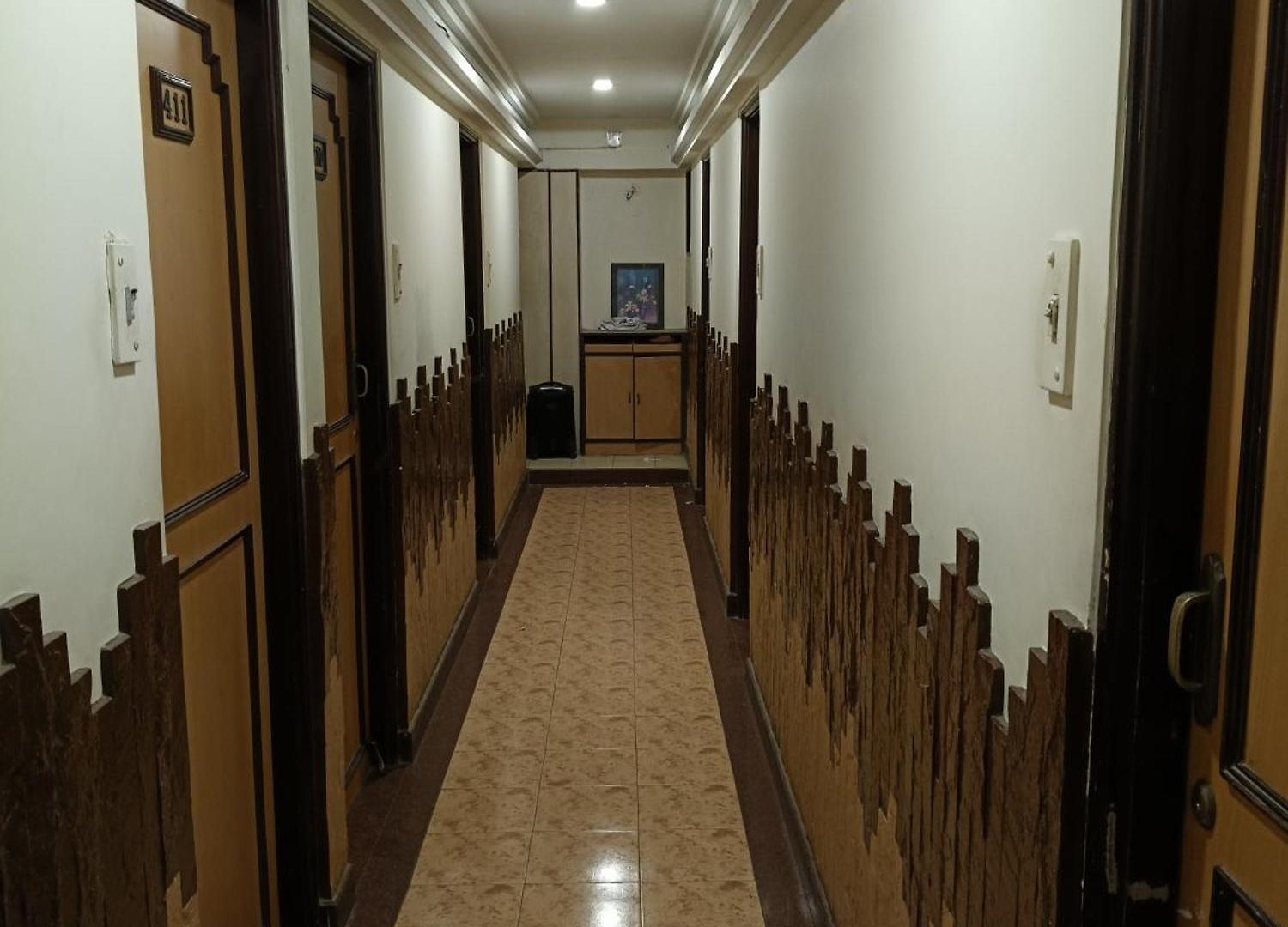 Hotel Platinum Residency Colaba 2*