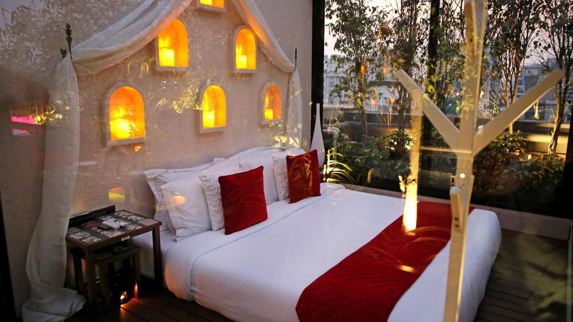Theory9 Premium Service Bandra * Mumbai