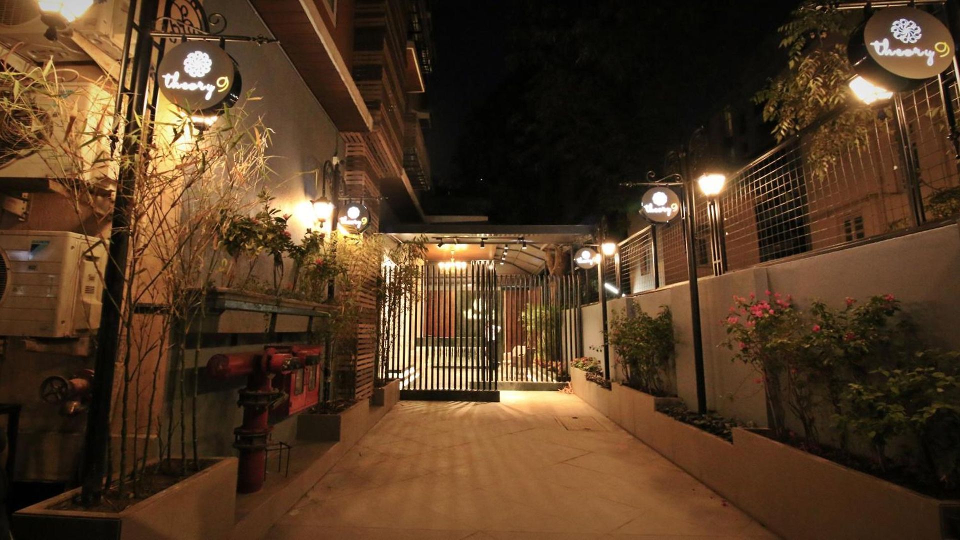 Theory9 Premium Service Bandra Apartment