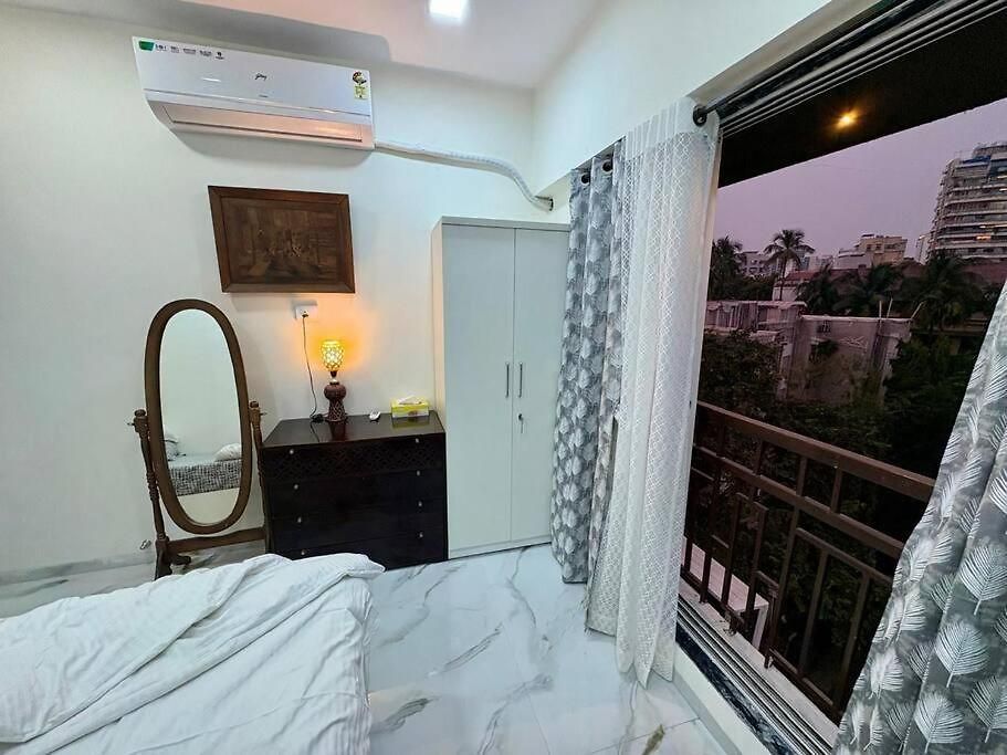 Cozy 1bhk With View In Bandra West 401