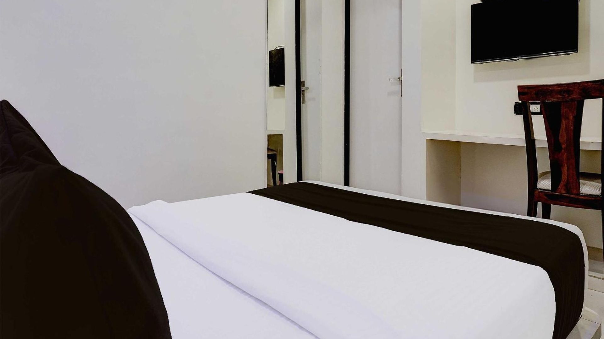 Hotel O Golden Star Mumbai