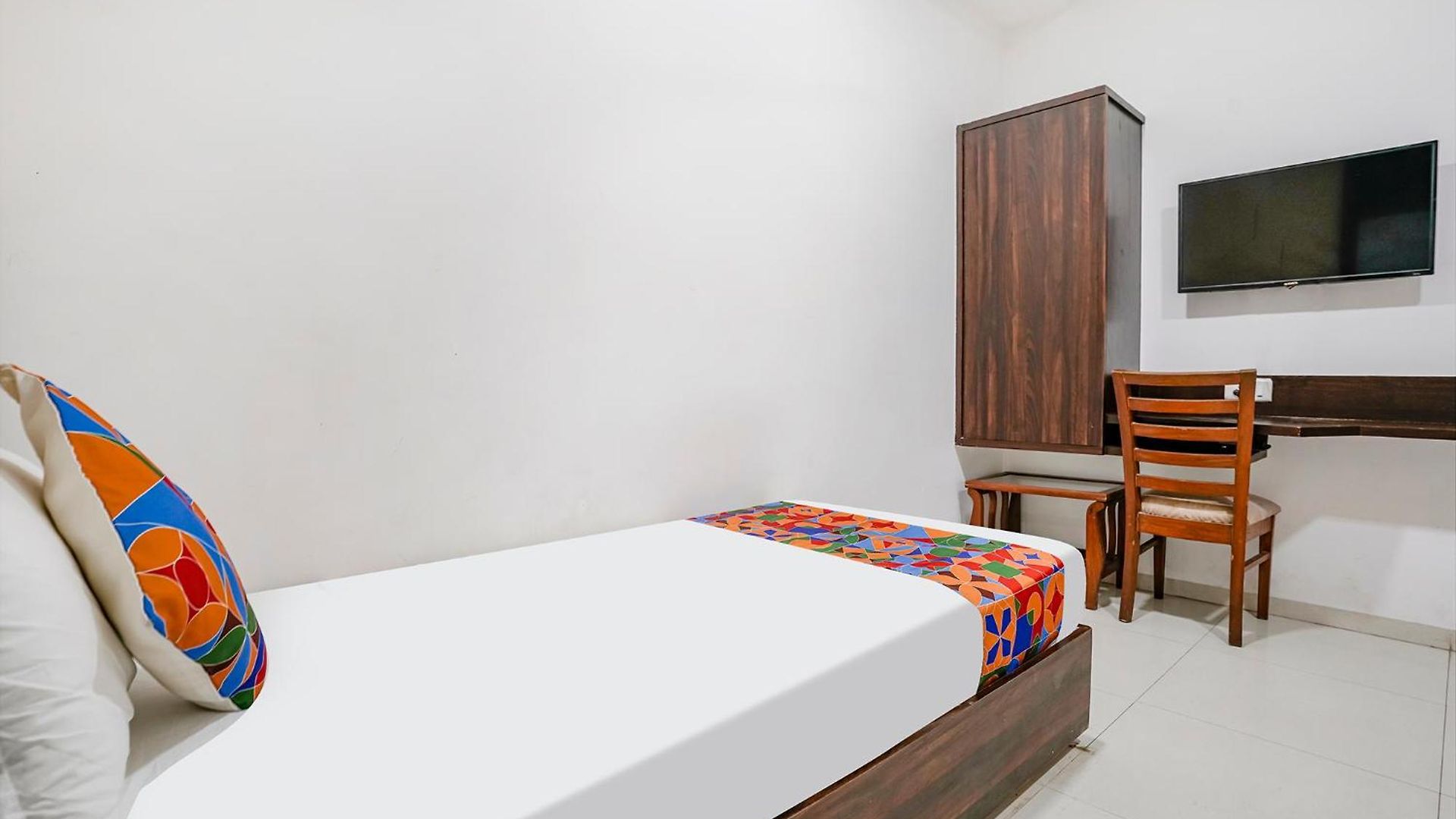 Fabhotel Elvis - Nr International Airport 3*