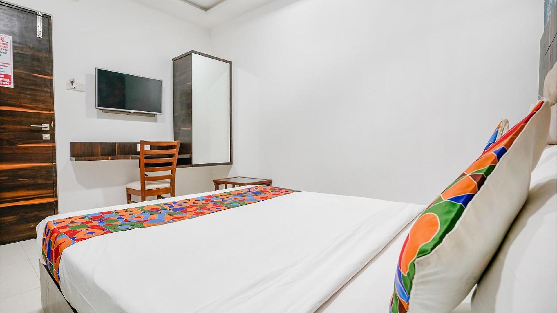 Hotel Fabhotel Elvis - Nr International Airport 3*