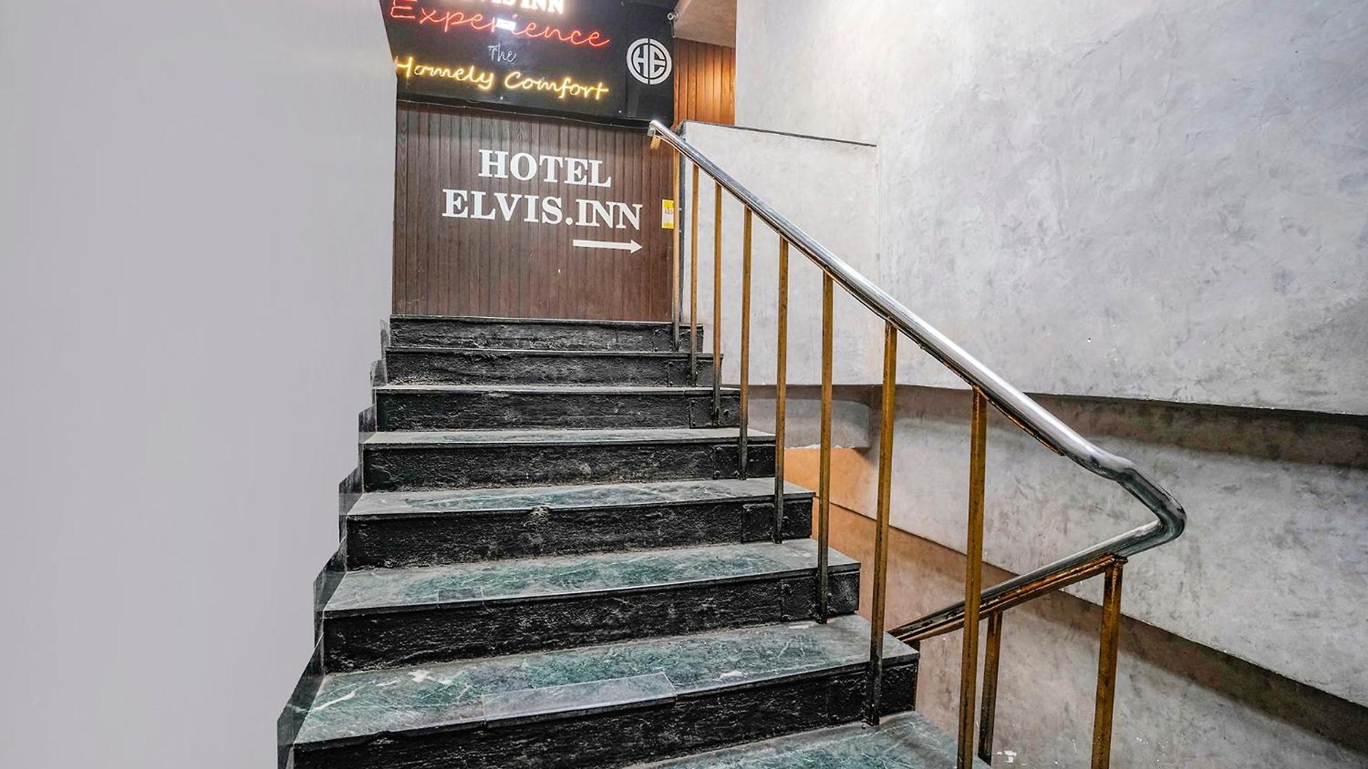 Fabhotel Elvis - Nr International Airport