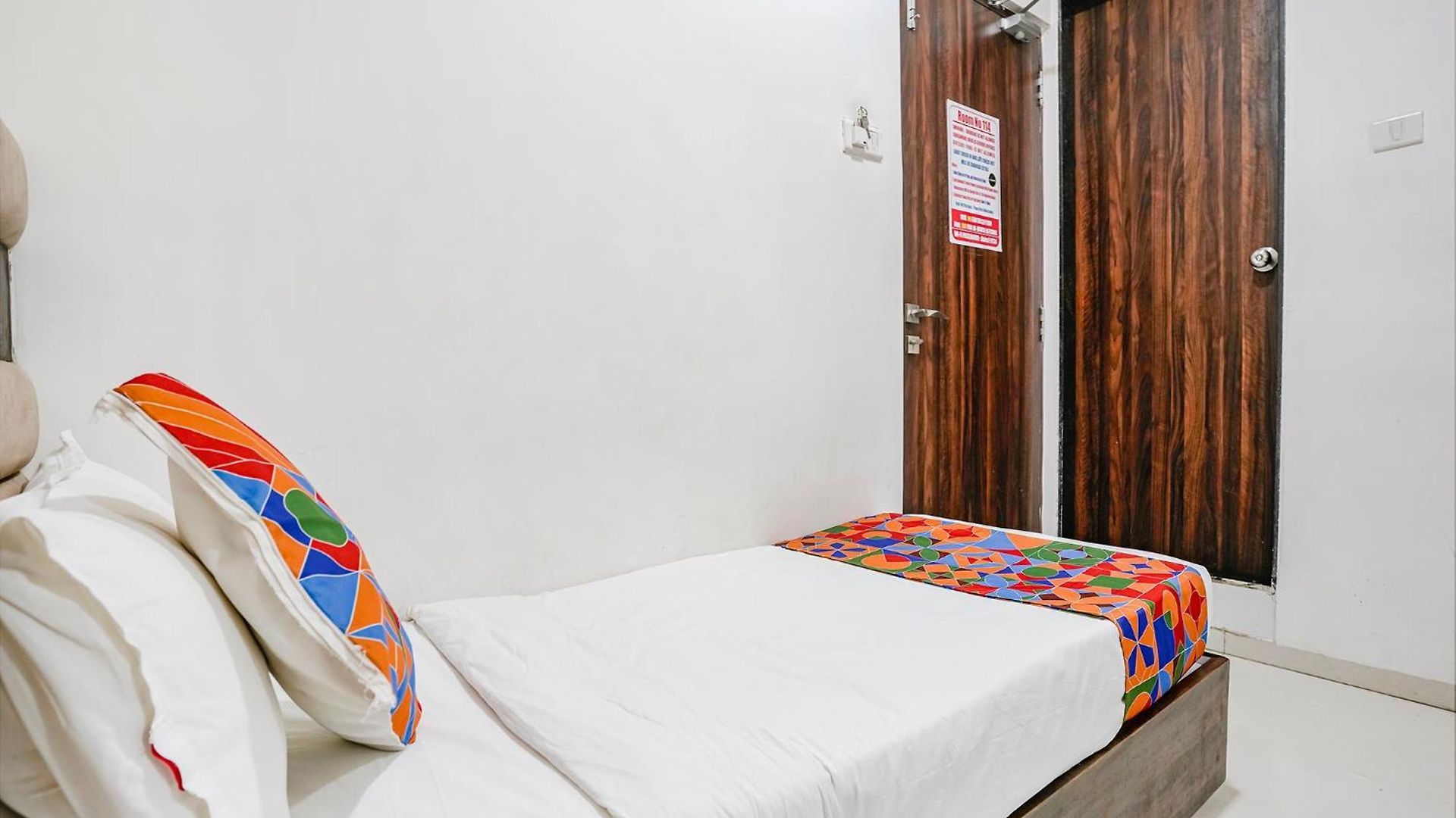Hotel Fabhotel Elvis - Nr International Airport