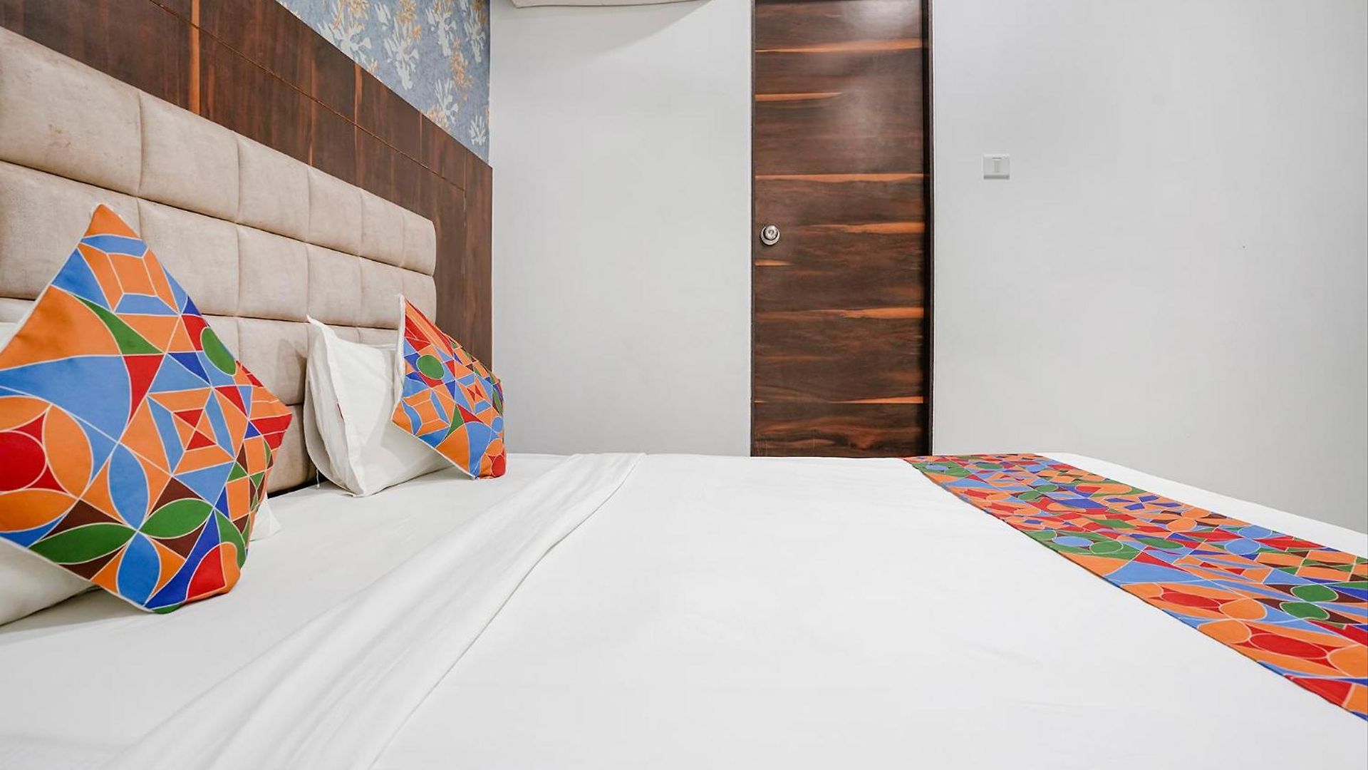 Fabhotel Elvis - Nr International Airport Mumbai