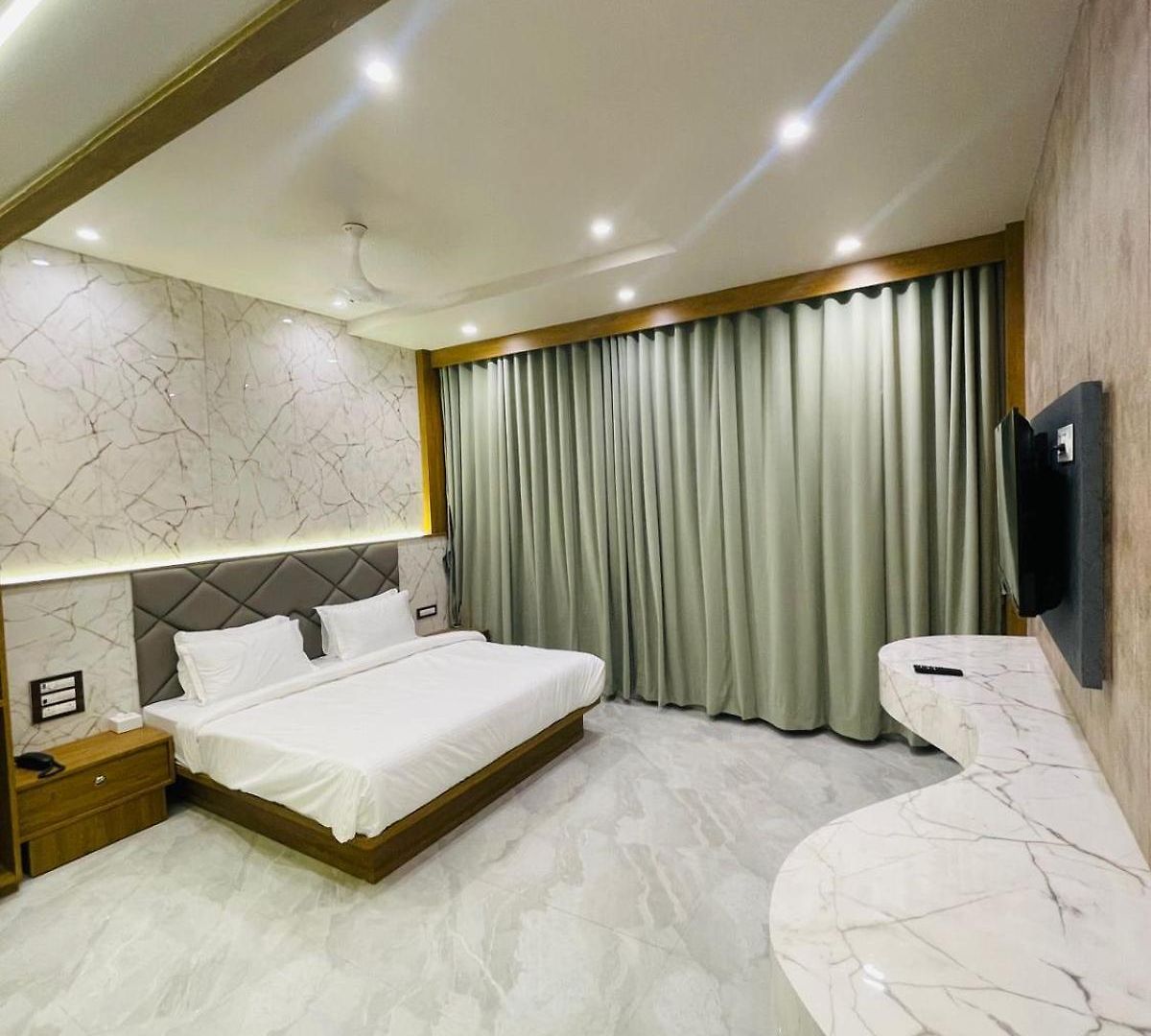 Amber Choice International Airport Mumbai