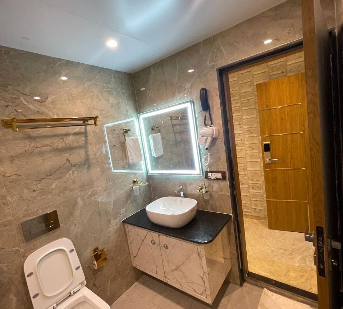 Hotel Amber Choice International Airport