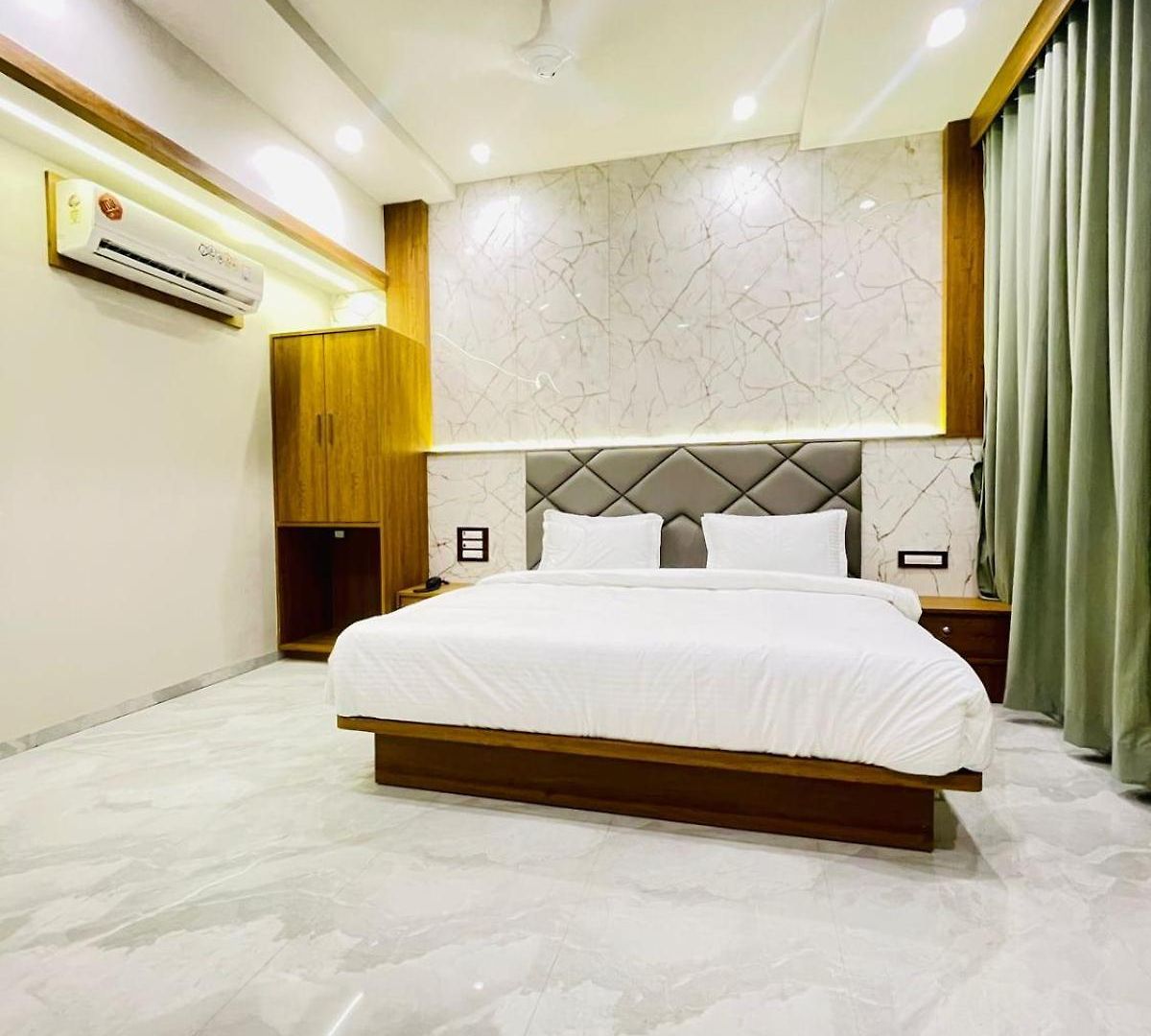 Hotel Amber Choice International Airport 3*
