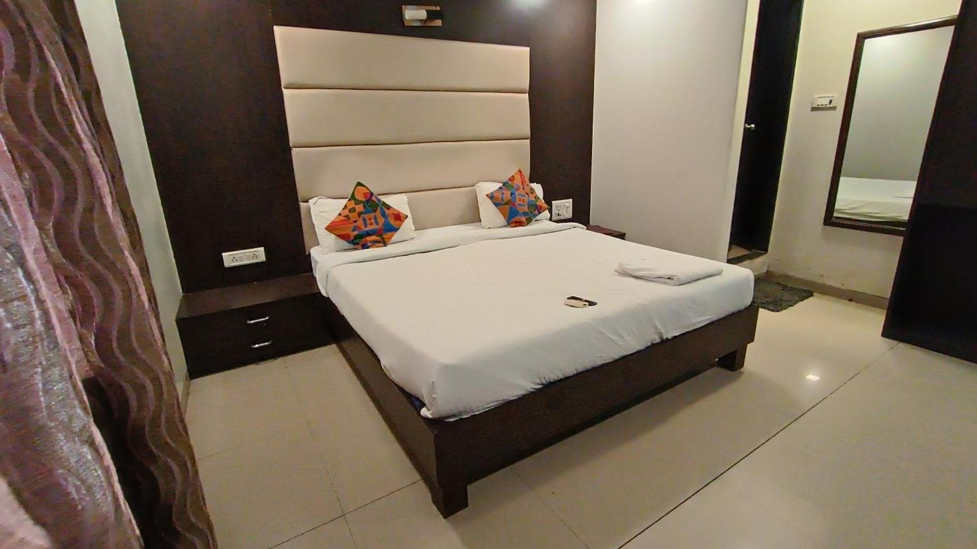 Airport-intl Airport Near To Airport & Bkc Us Consulate Guest house