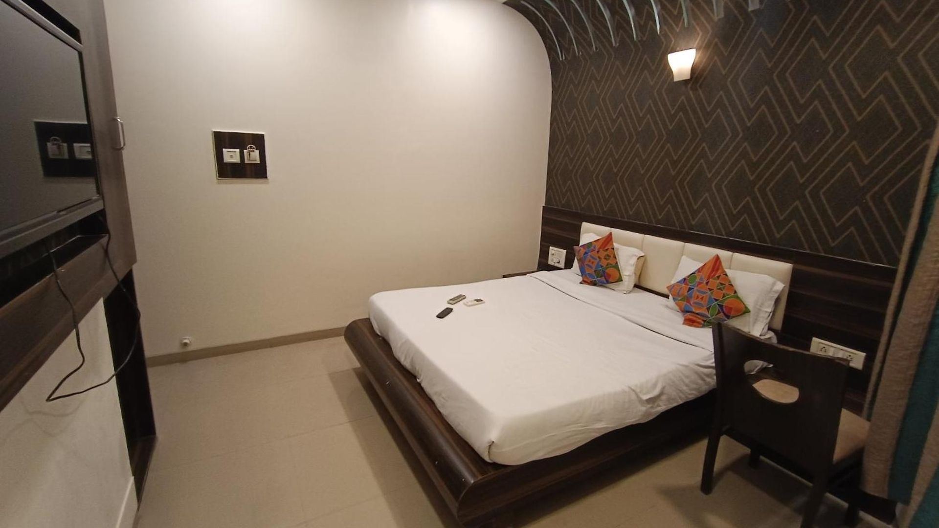 Airport-intl Airport Near To Airport & Bkc Us Consulate Guest house Mumbai