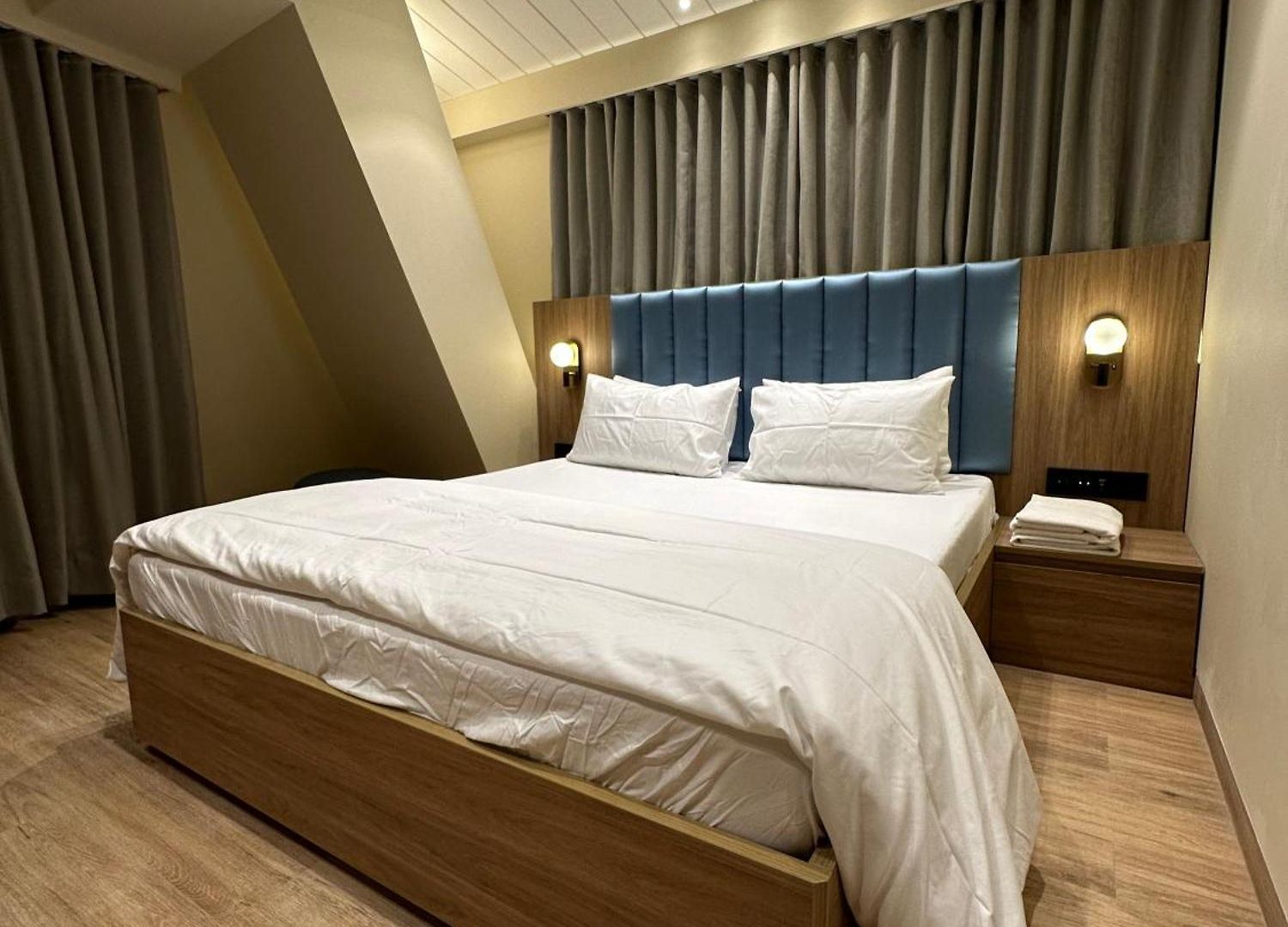 Rudraya Homes - Cozy Premium Serviced Khar - Next To Bandra Apartment *
