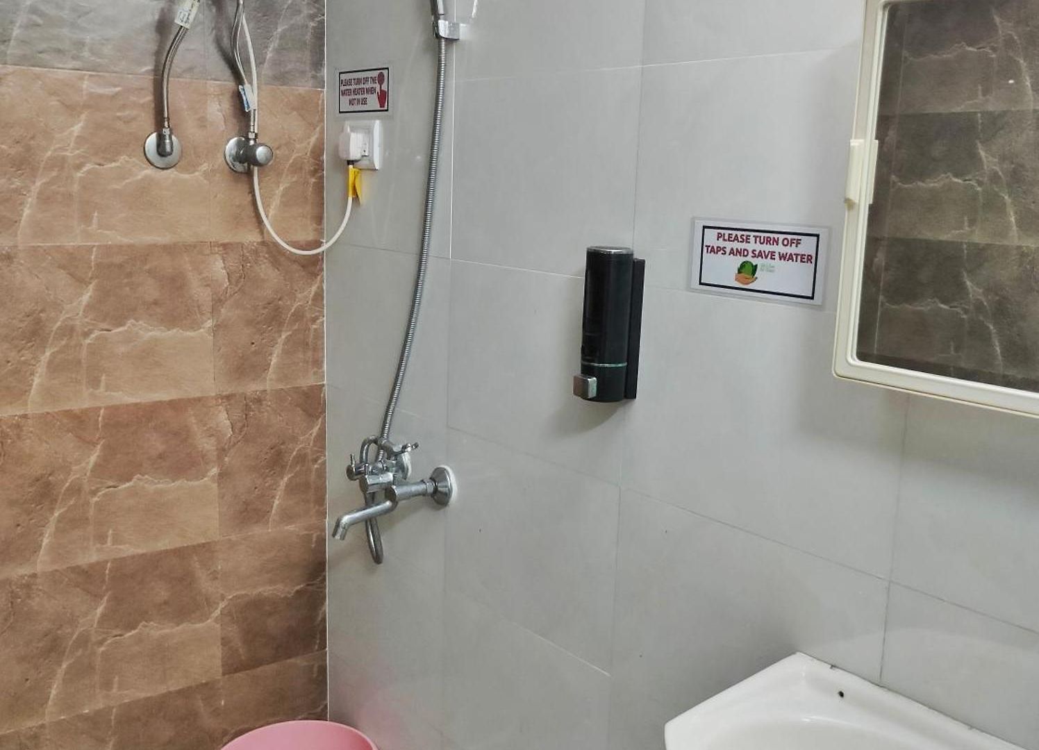 Ivory Room, Ac, Smart Tv, Ensuite, Independent Homestay *