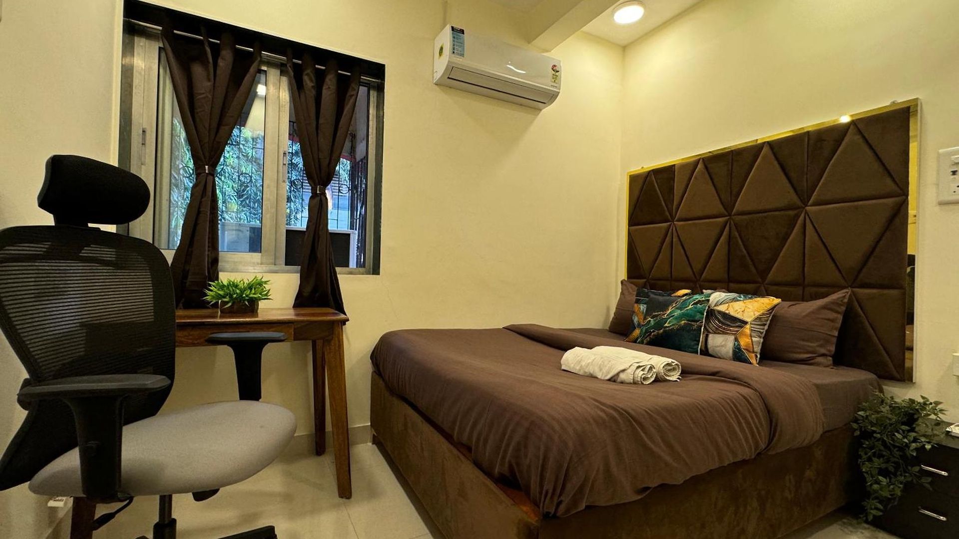 Osi Kurla West Apartment Mumbai
