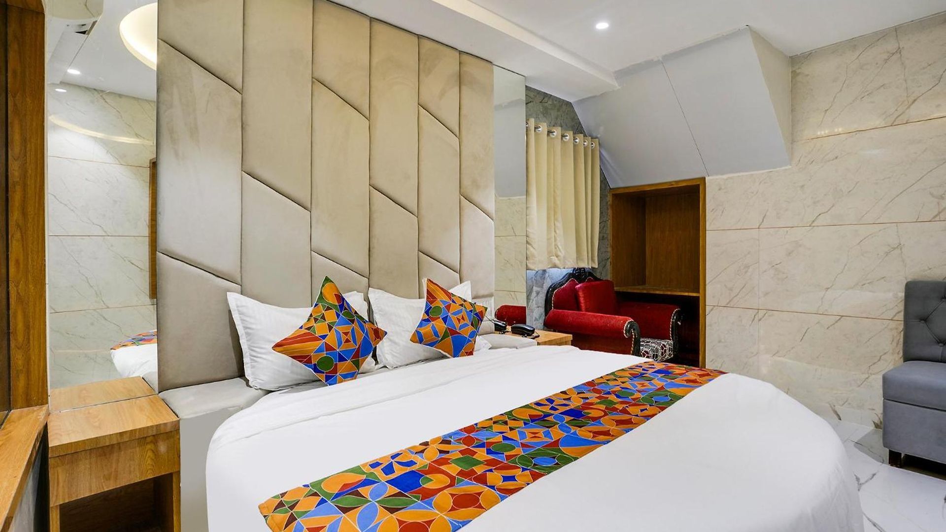 Via Rr Residency - Near Bkc Hotel