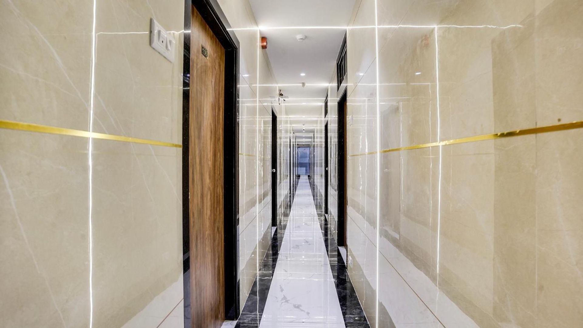 Hotel Via Rr Residency - Near Bkc 3*