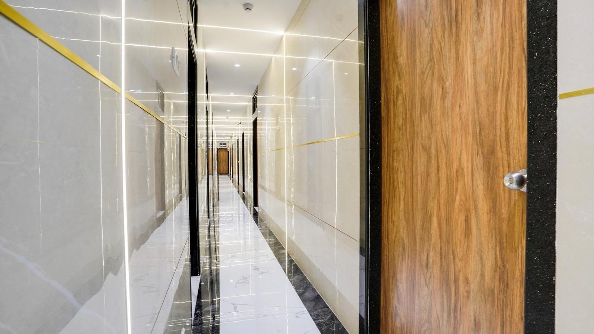 Via Rr Residency - Near Bkc 3*