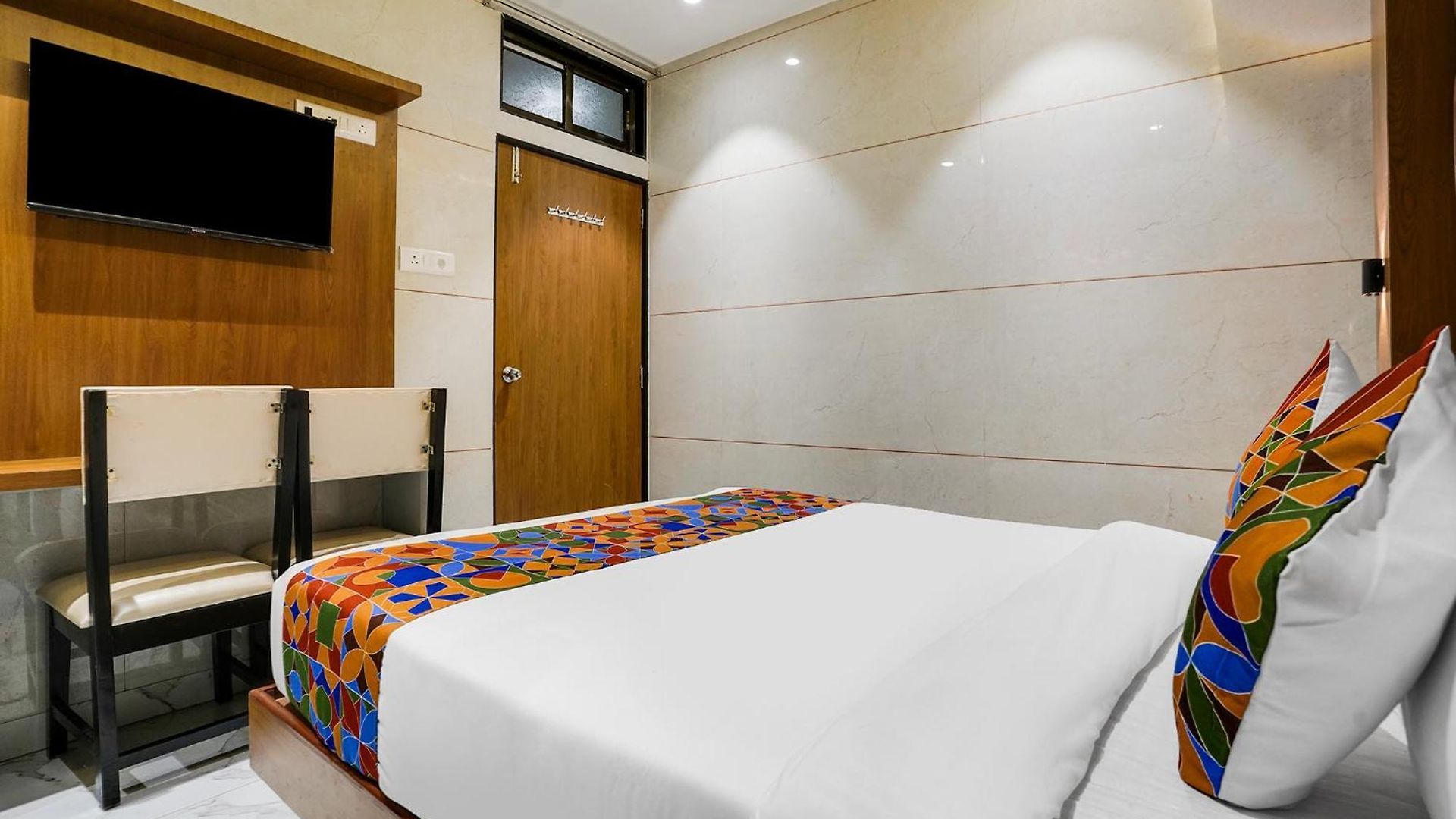 Via Rr Residency - Near Bkc Hotel