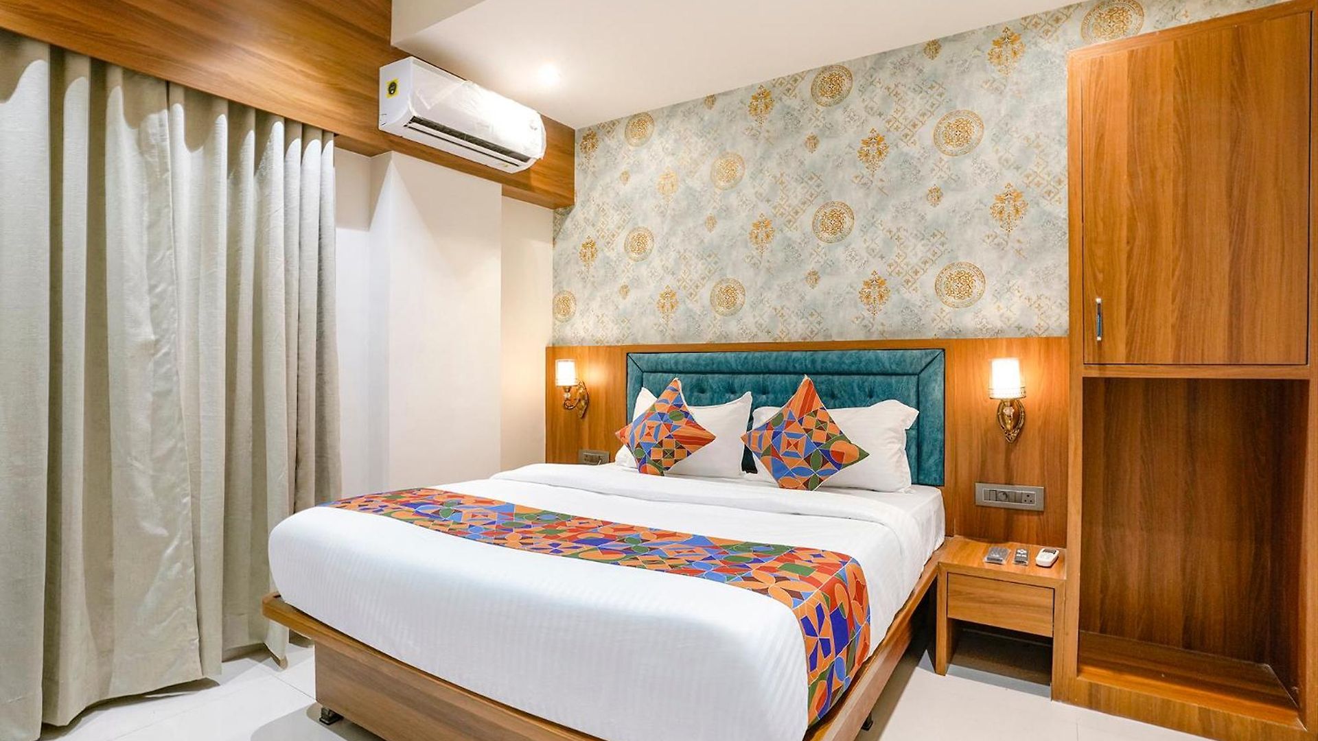 Hotel Fabhotel Status Residency 3*