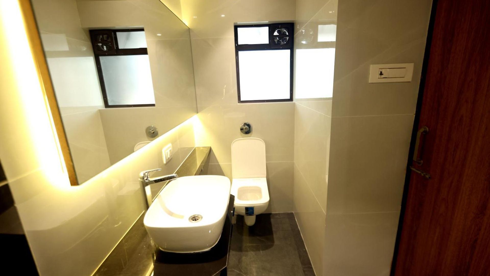 Host International Marol Hotel